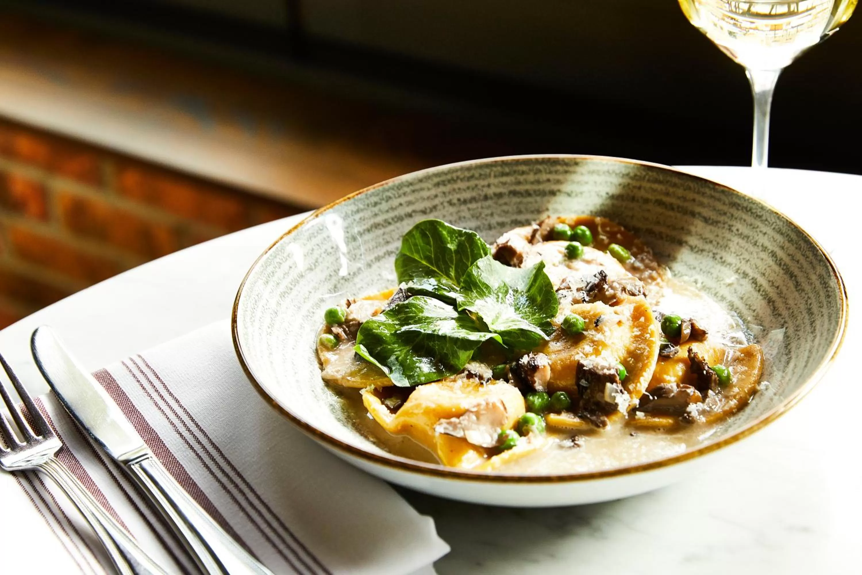 Restaurant/places to eat in Kimpton Journeyman Hotel by IHG