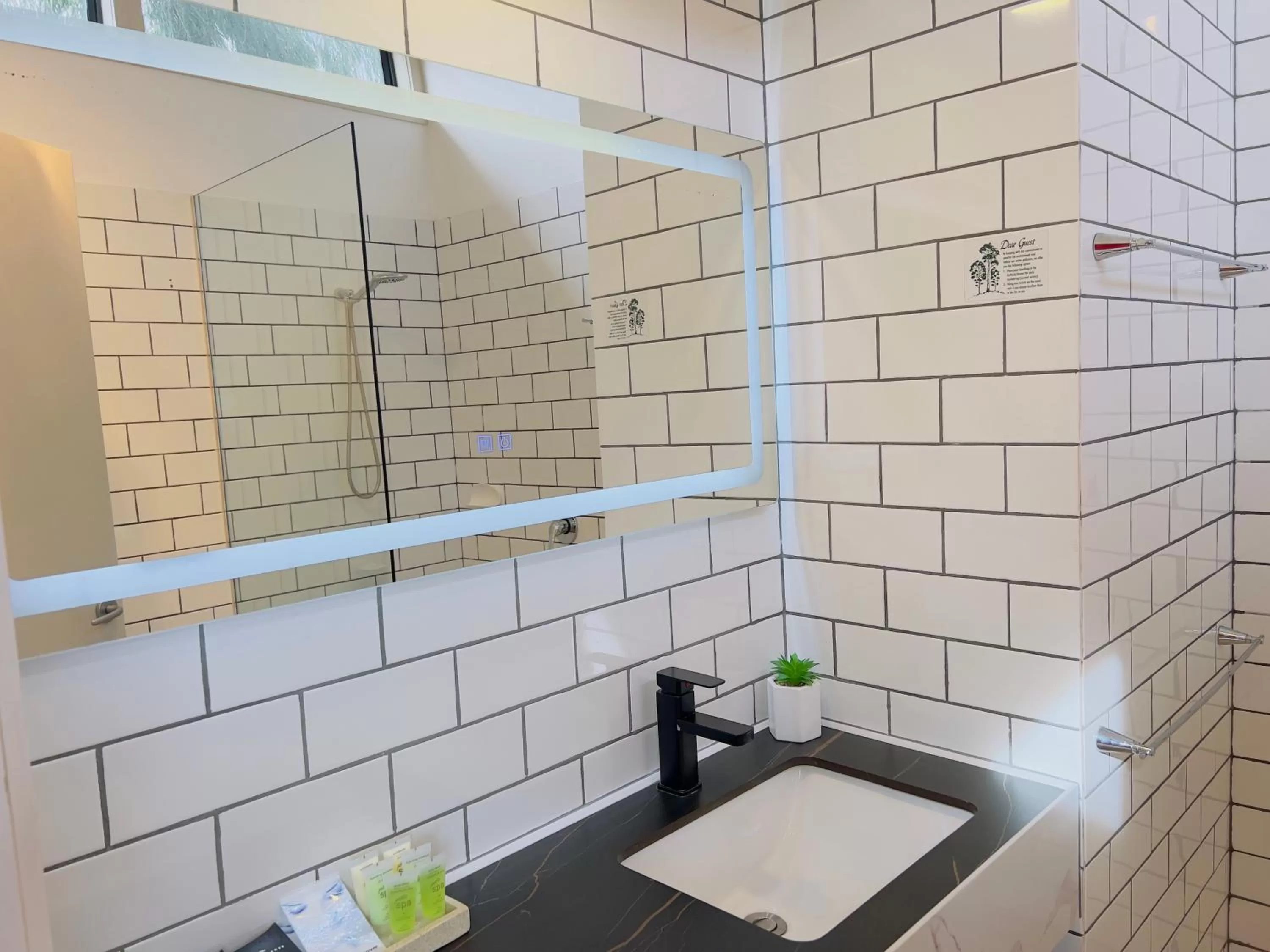 Bathroom in Sandpiper Motel Apollo Bay