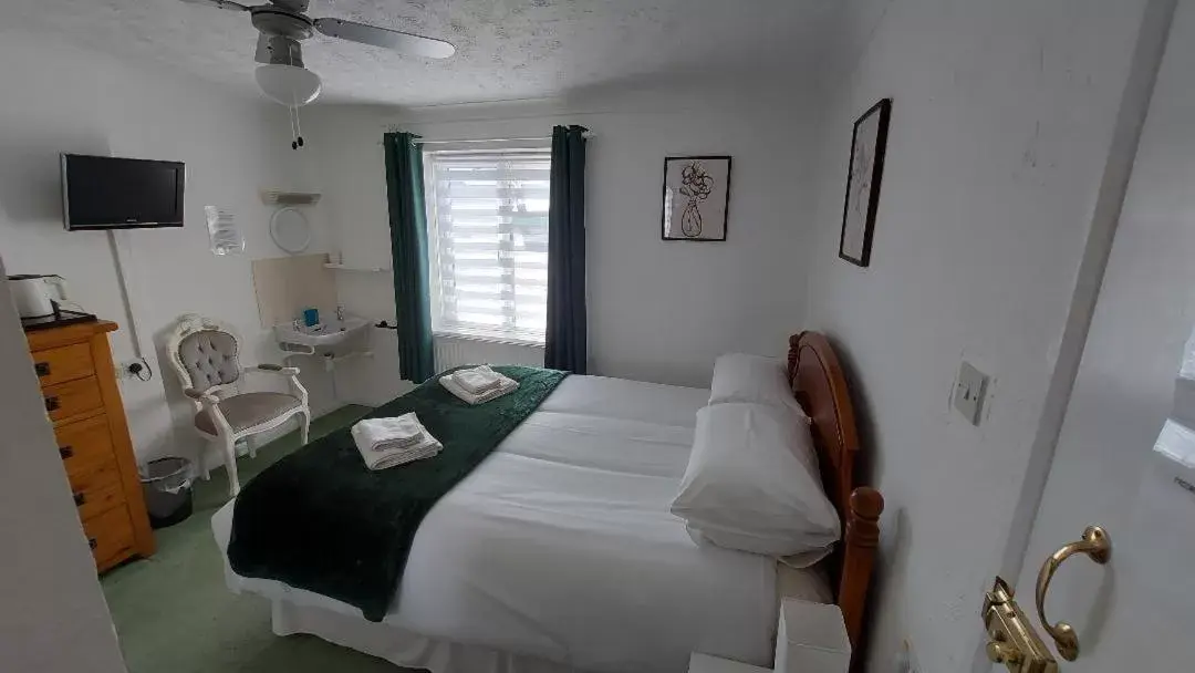 Standard King Room in The Clifton at Paignton Standard King Room in The Clifton at Paignton