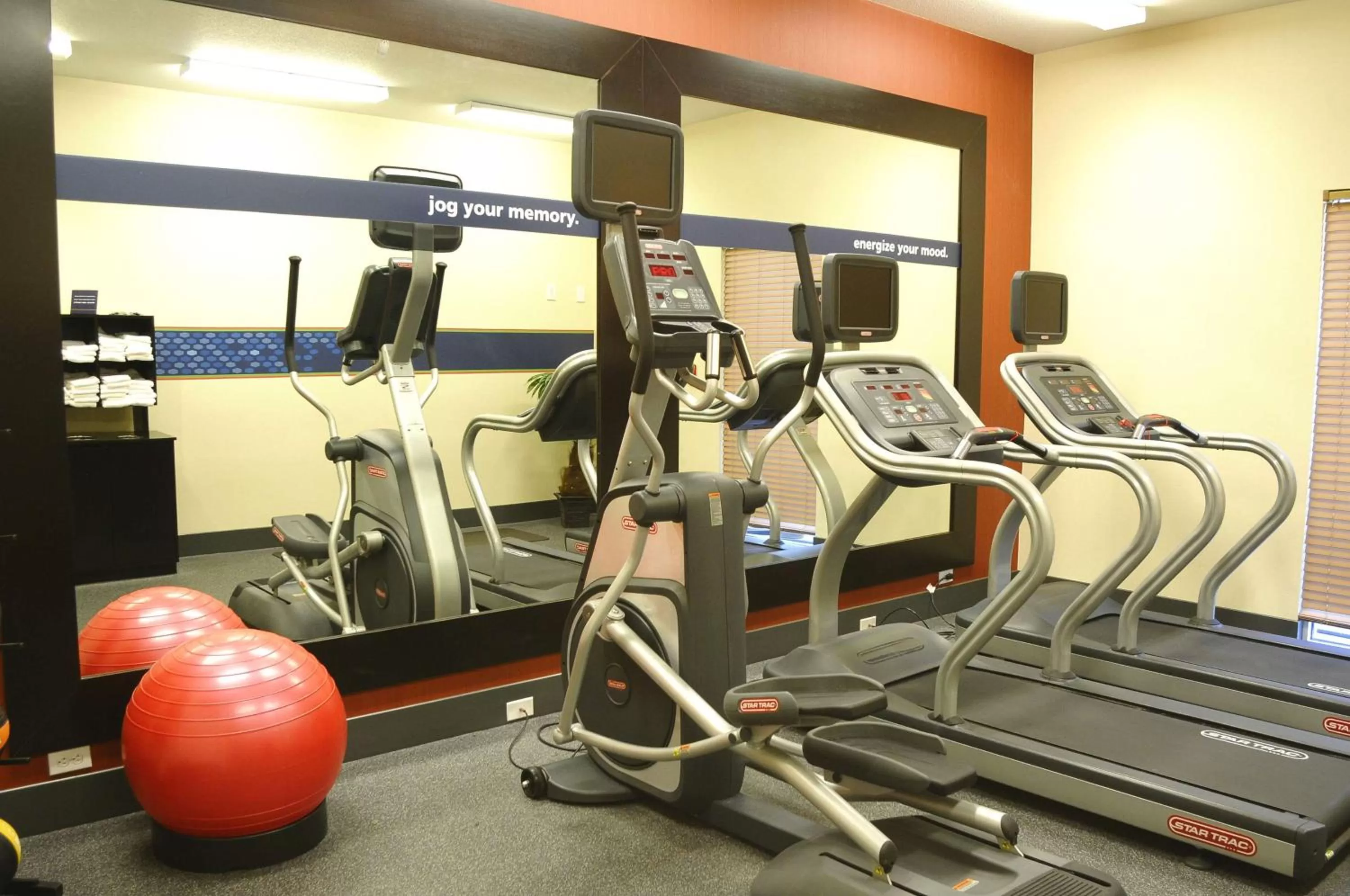 Fitness centre/facilities in Hampton Inn & Suites Redding