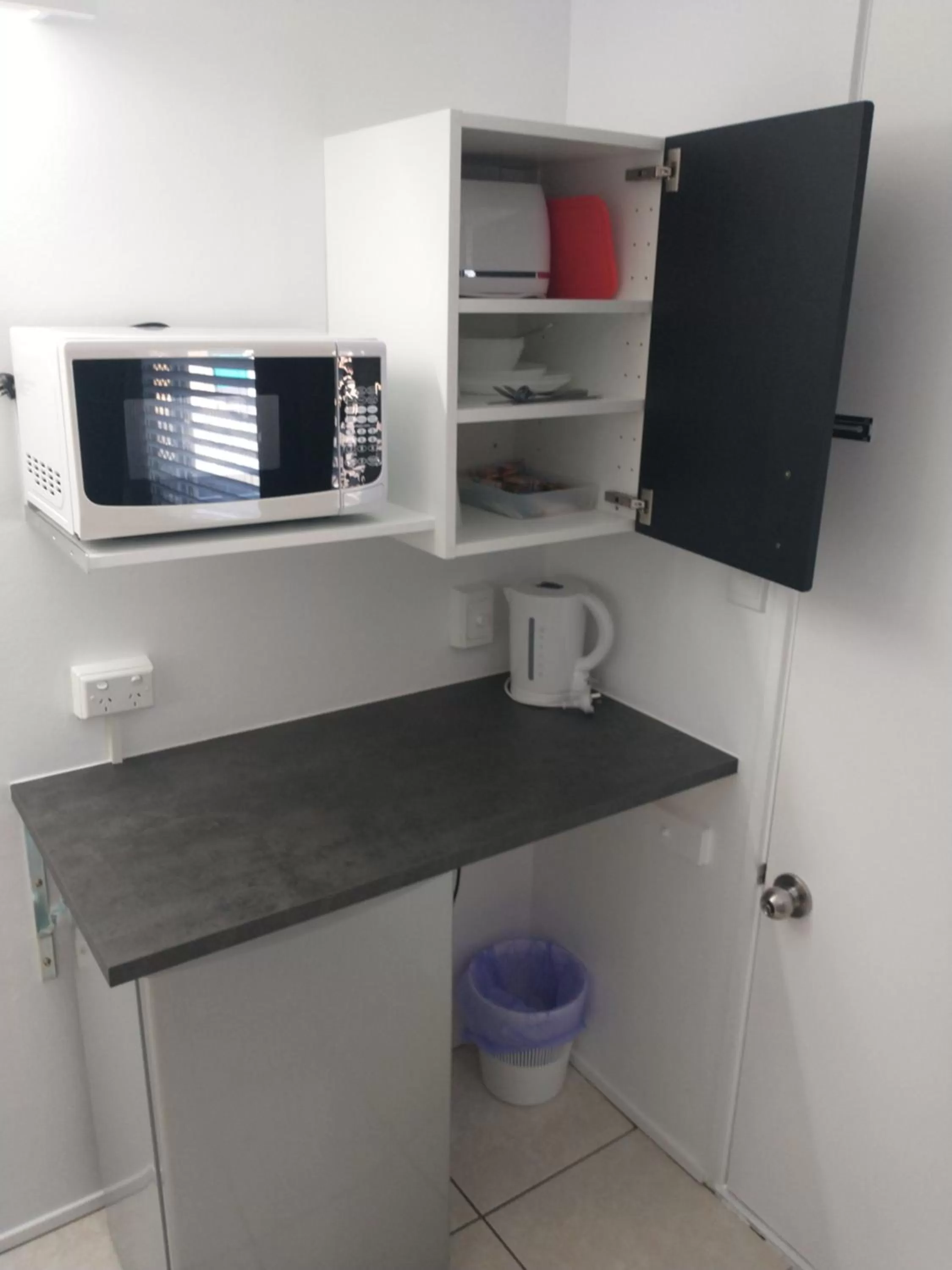 Kitchen or kitchenette in Aspley Sunset Motel