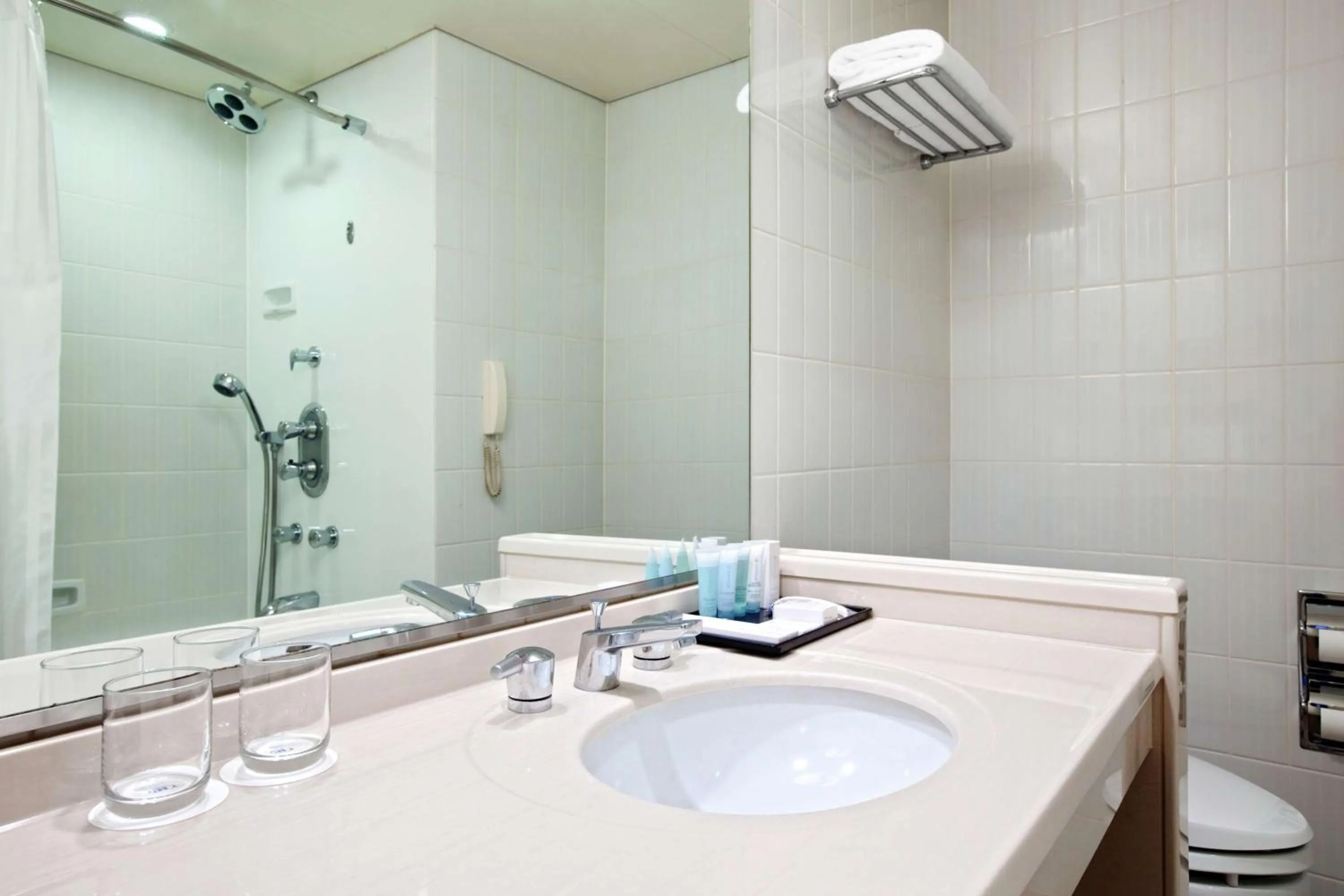 Bathroom in Hilton Tokyo Narita Airport