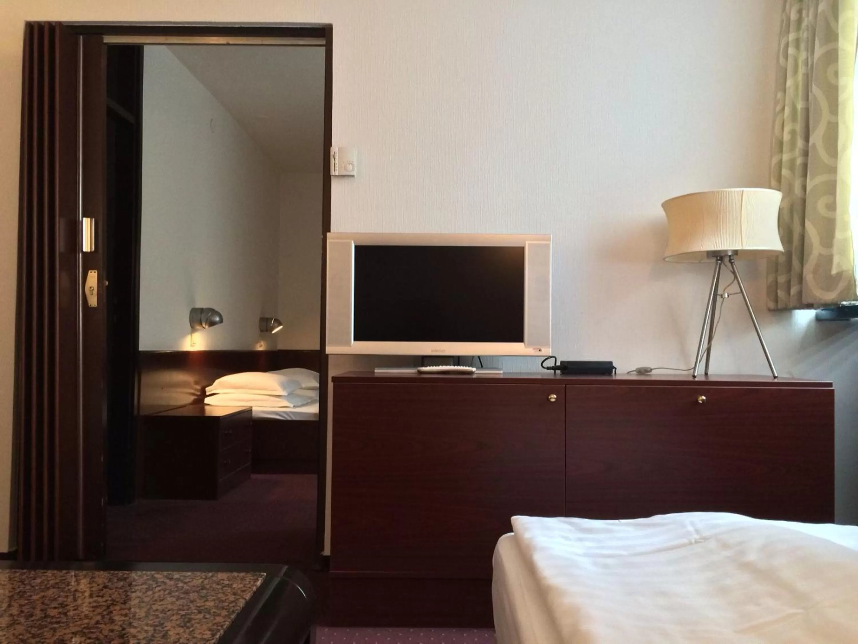 Living room, Bed in Hotel Laguna Zagreb