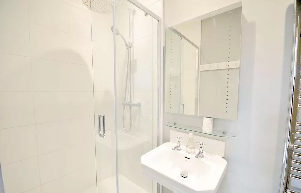 Shower in Poplars Farm