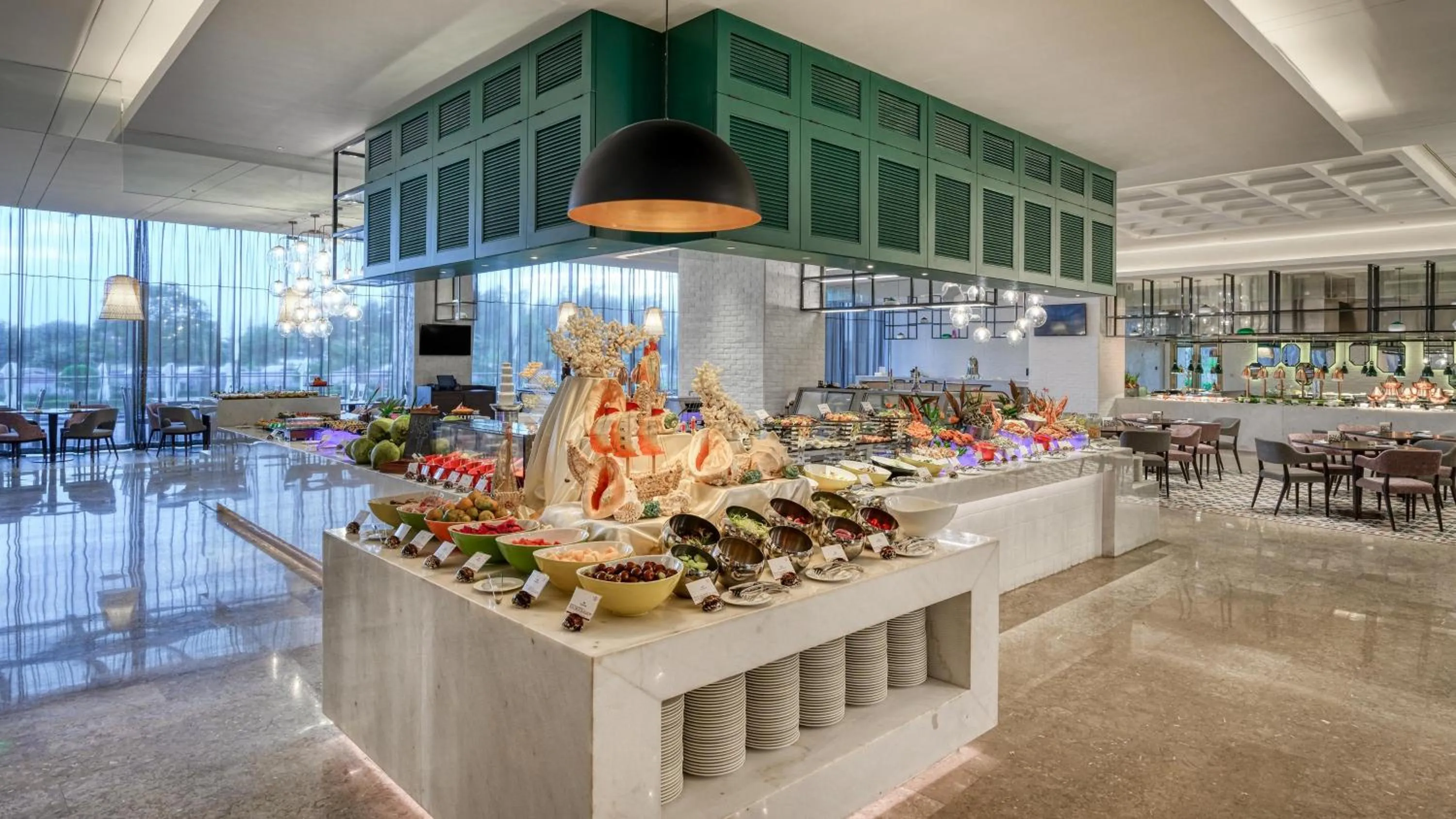 Restaurant/places to eat in Crowne Plaza Beihai Silver Beach by IHG