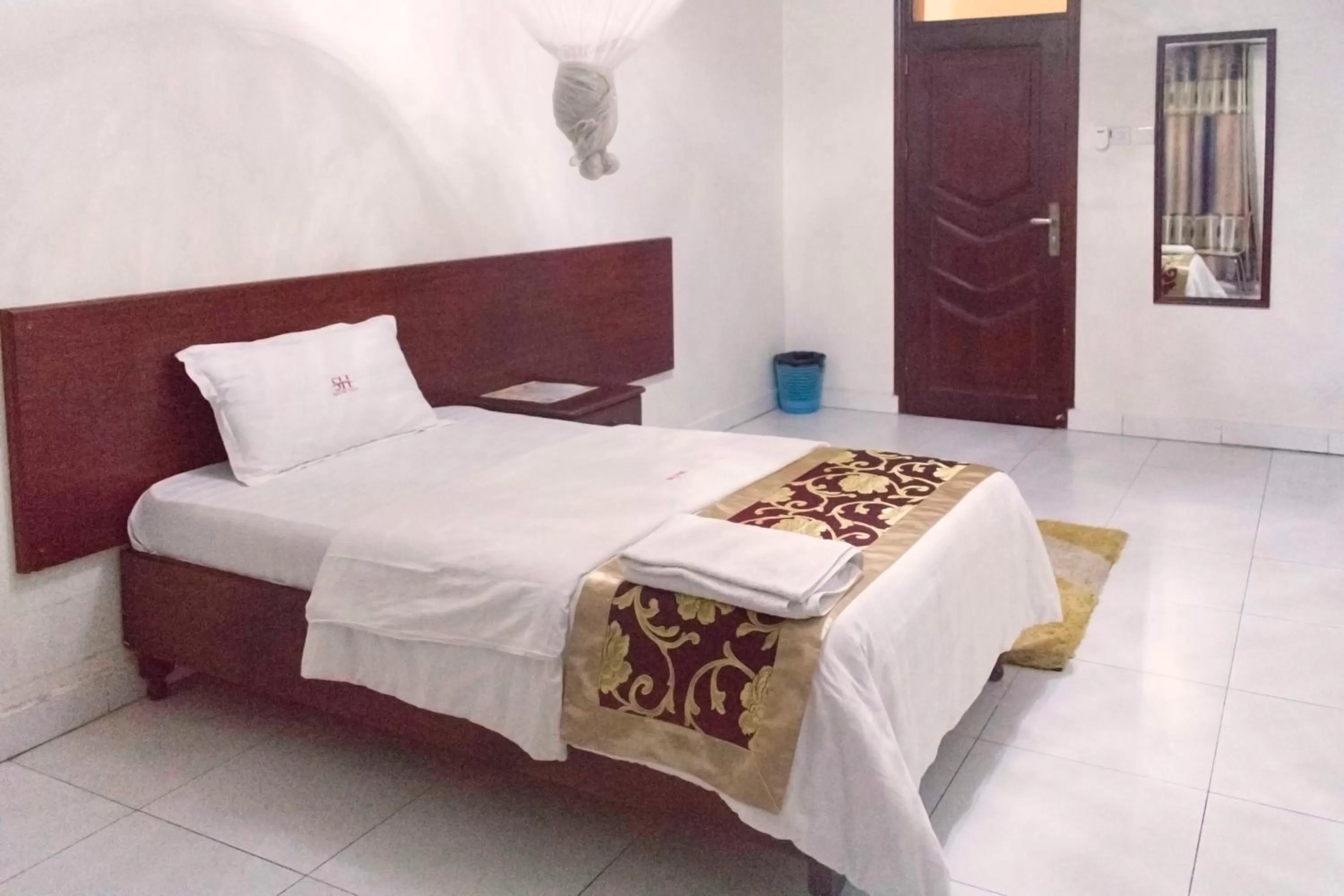 Bed in Sunrise Hotel Kampala