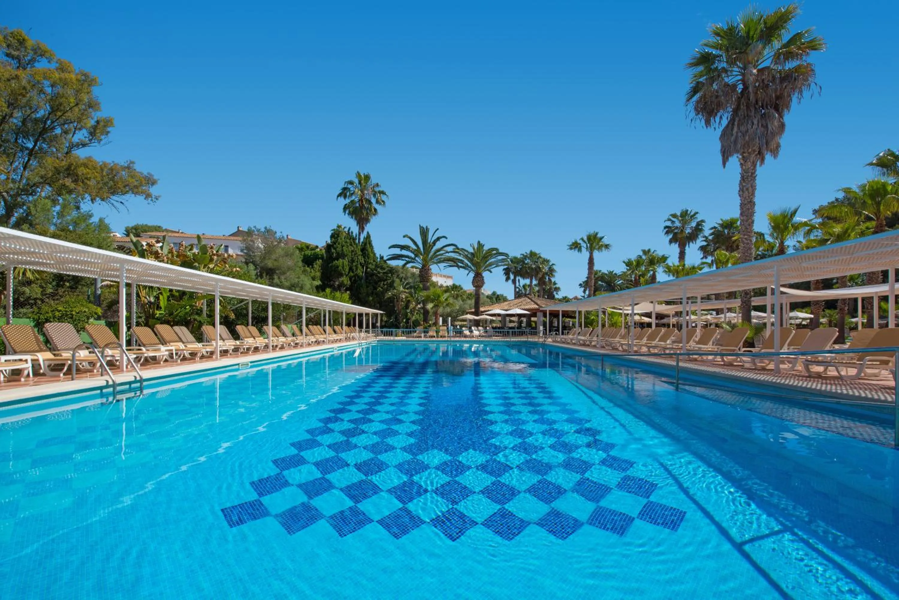 Swimming pool in Hotel Cala Romántica