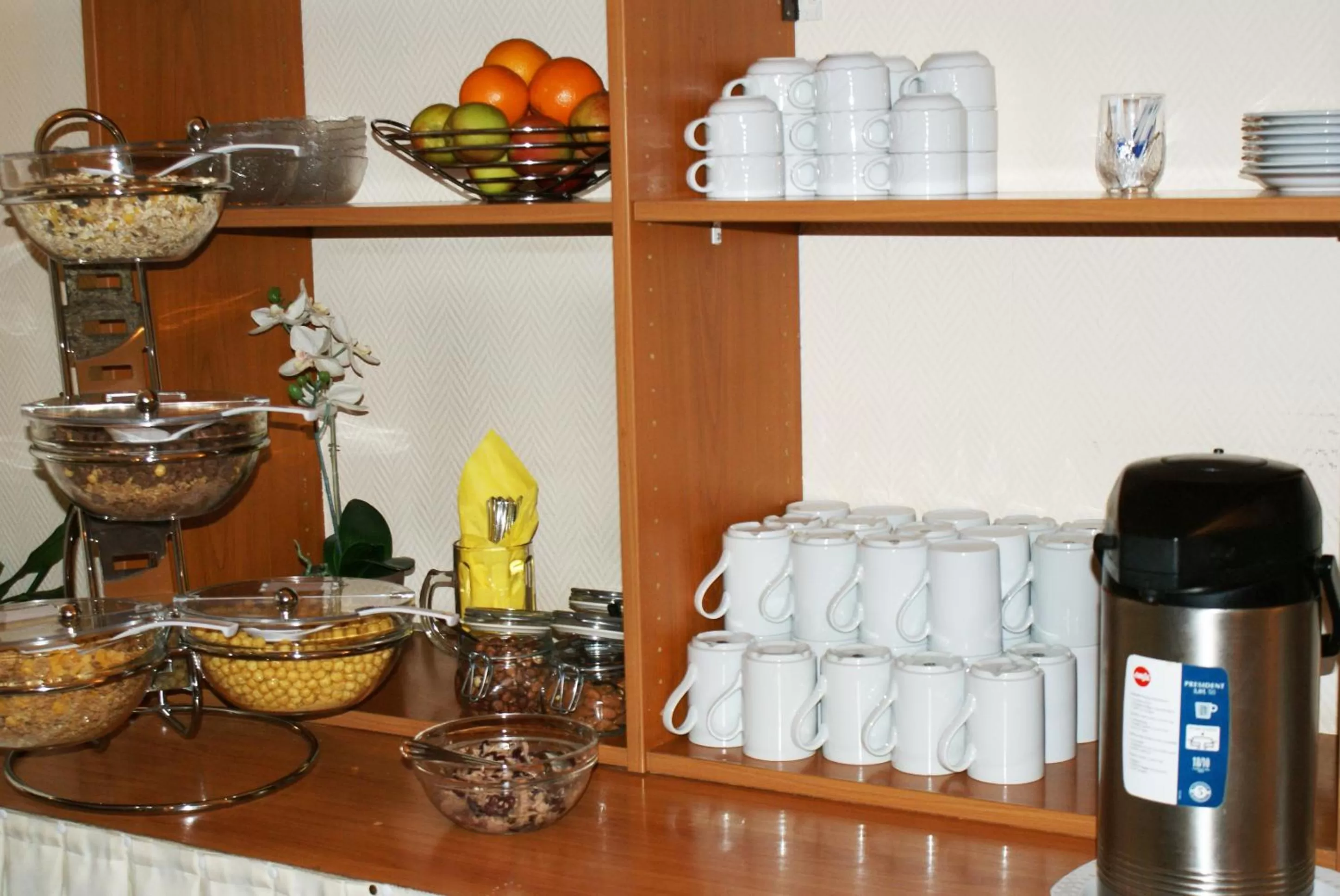 Coffee/tea facilities in Bahn-Hotel