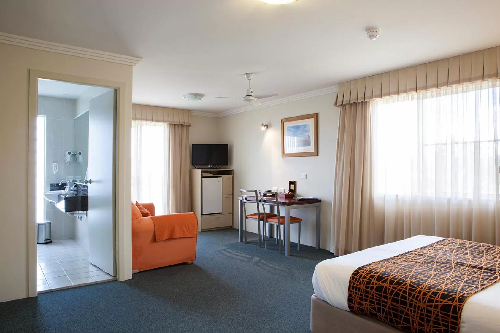 Day, Bed in Mandarin Motel