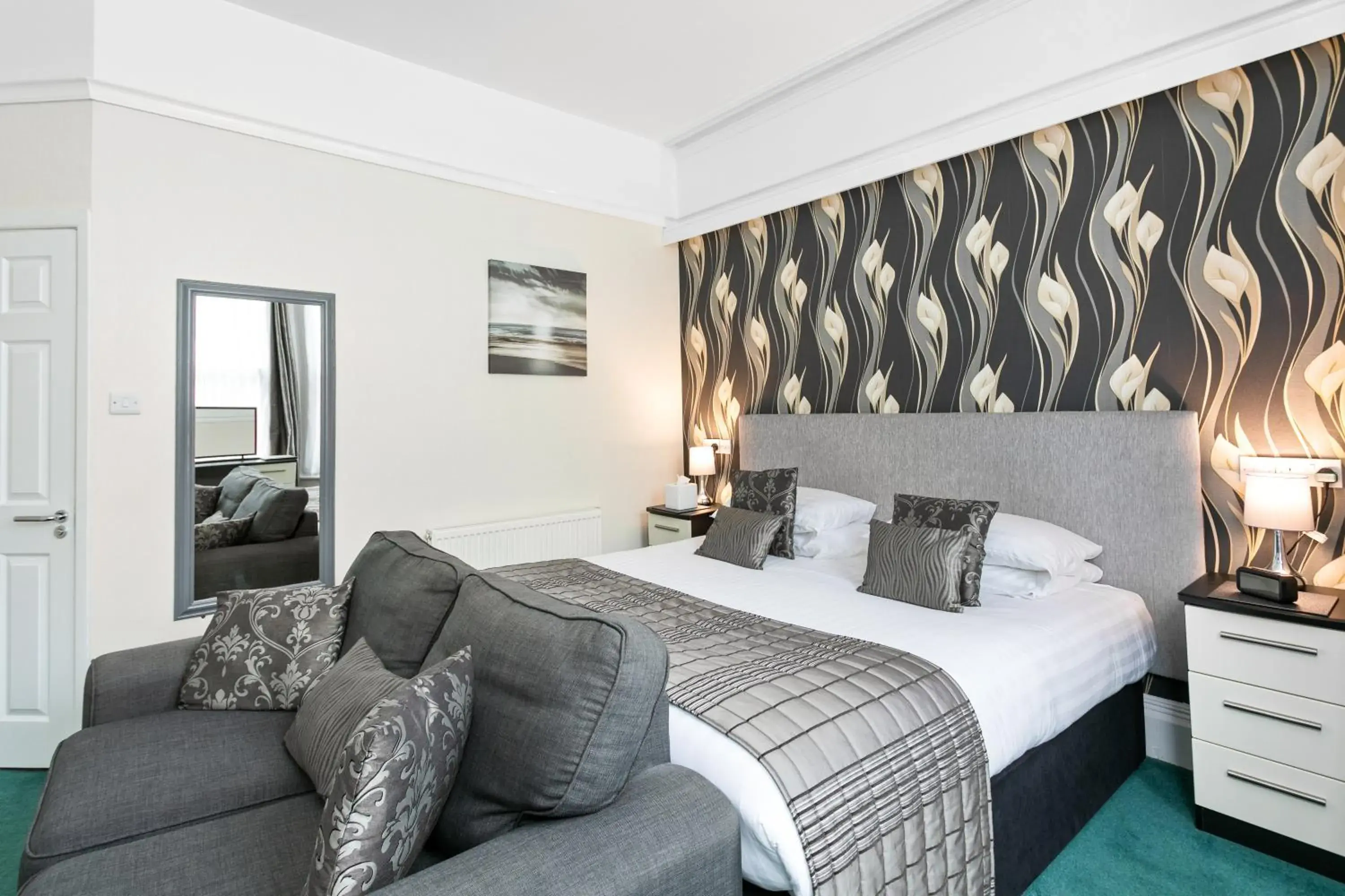 Superior Double or Twin Room in Mount Edgcombe Superior Double or Twin Room in Mount Edgcombe