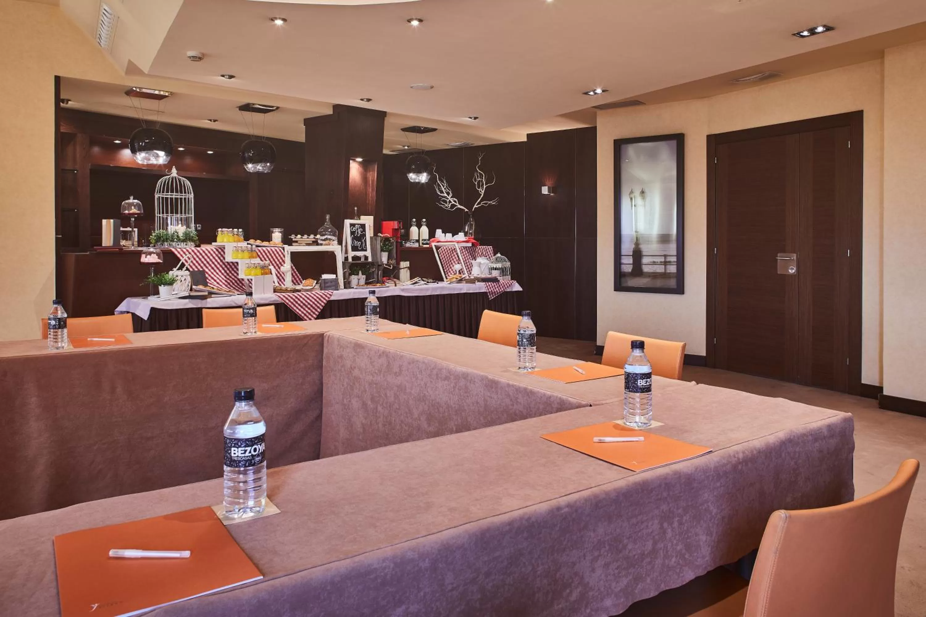 Lounge or bar in Silken Ciudad Gijón