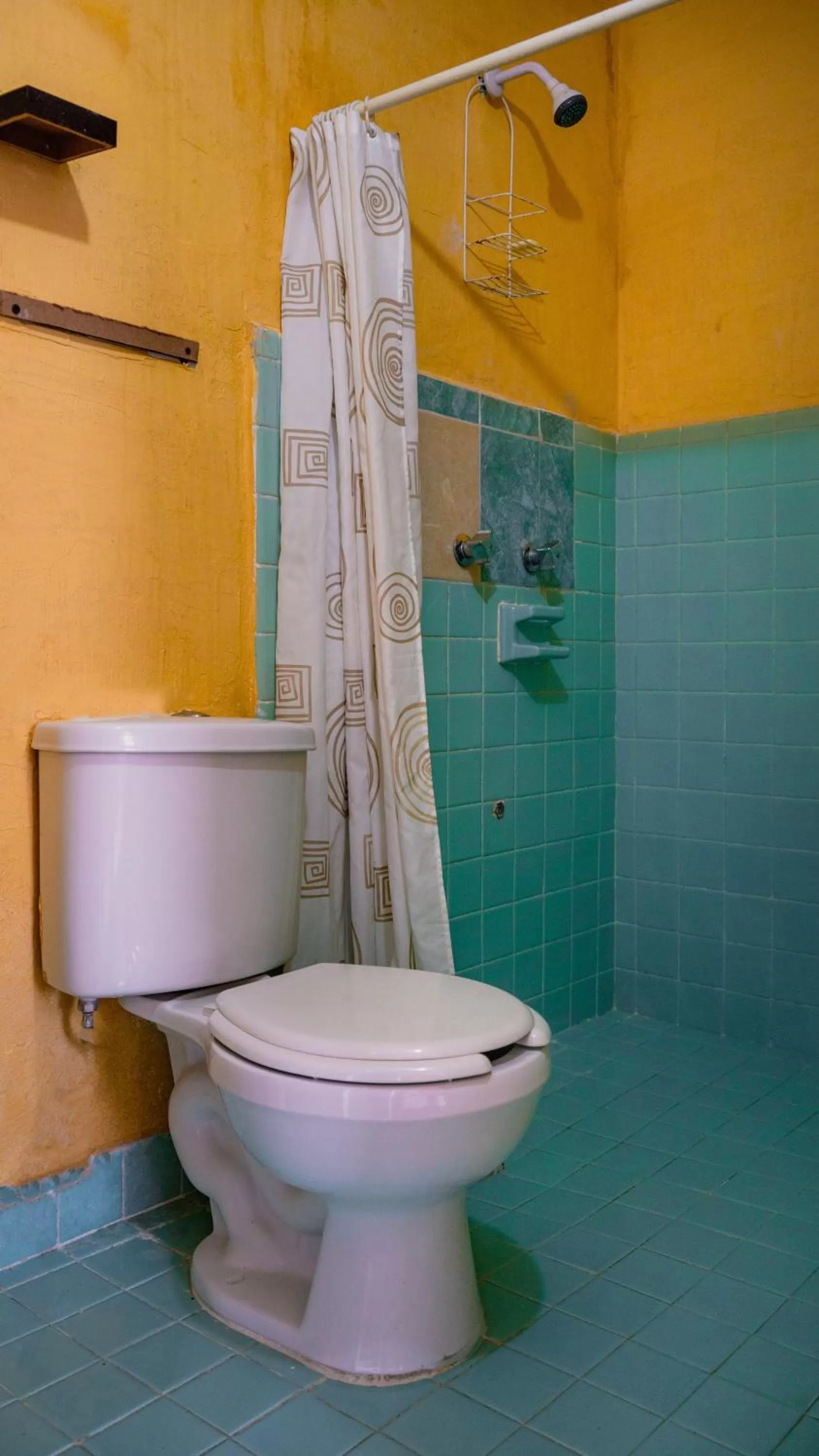 Shower in Hotel Mucuy