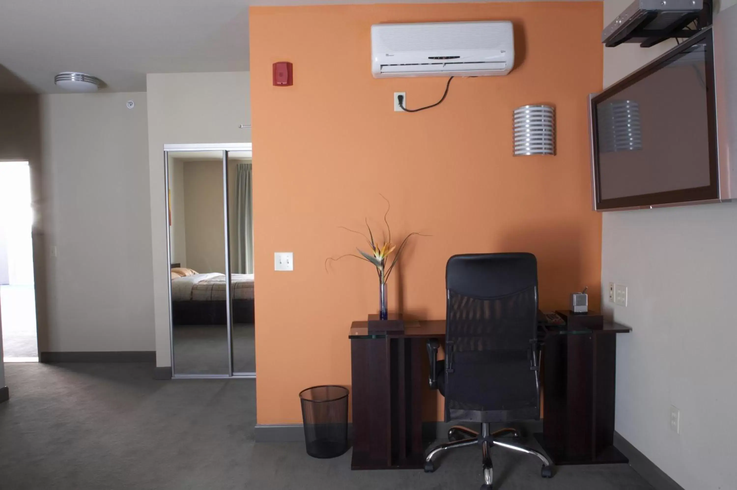 Deluxe Room in Downtown Berkeley Inn Deluxe Room in Downtown Berkeley Inn