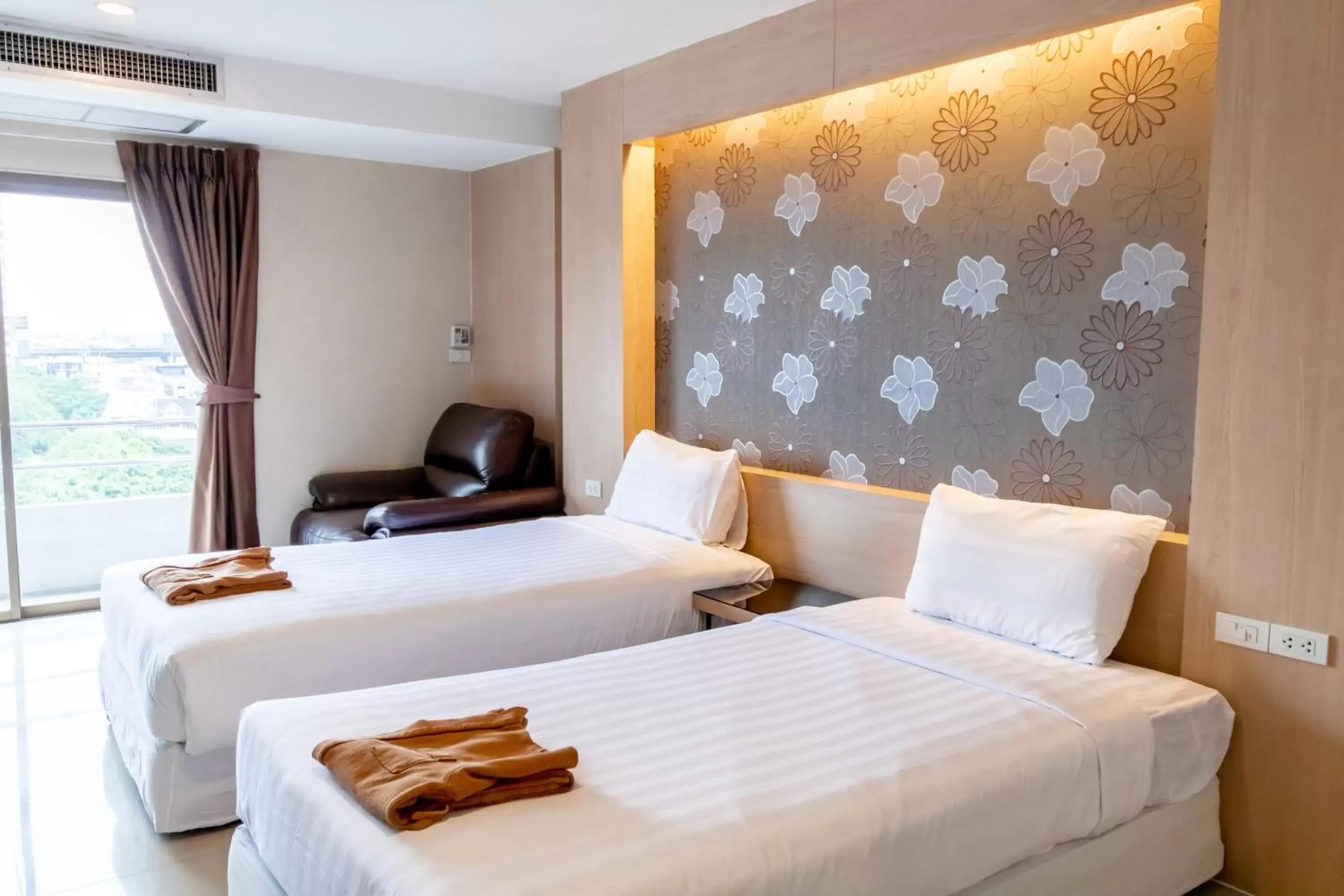 Modern Twin Room in Avana Hotel and Convention Centre SHA Extra Plus Modern Twin Room in Avana Hotel and Convention Centre SHA Extra Plus