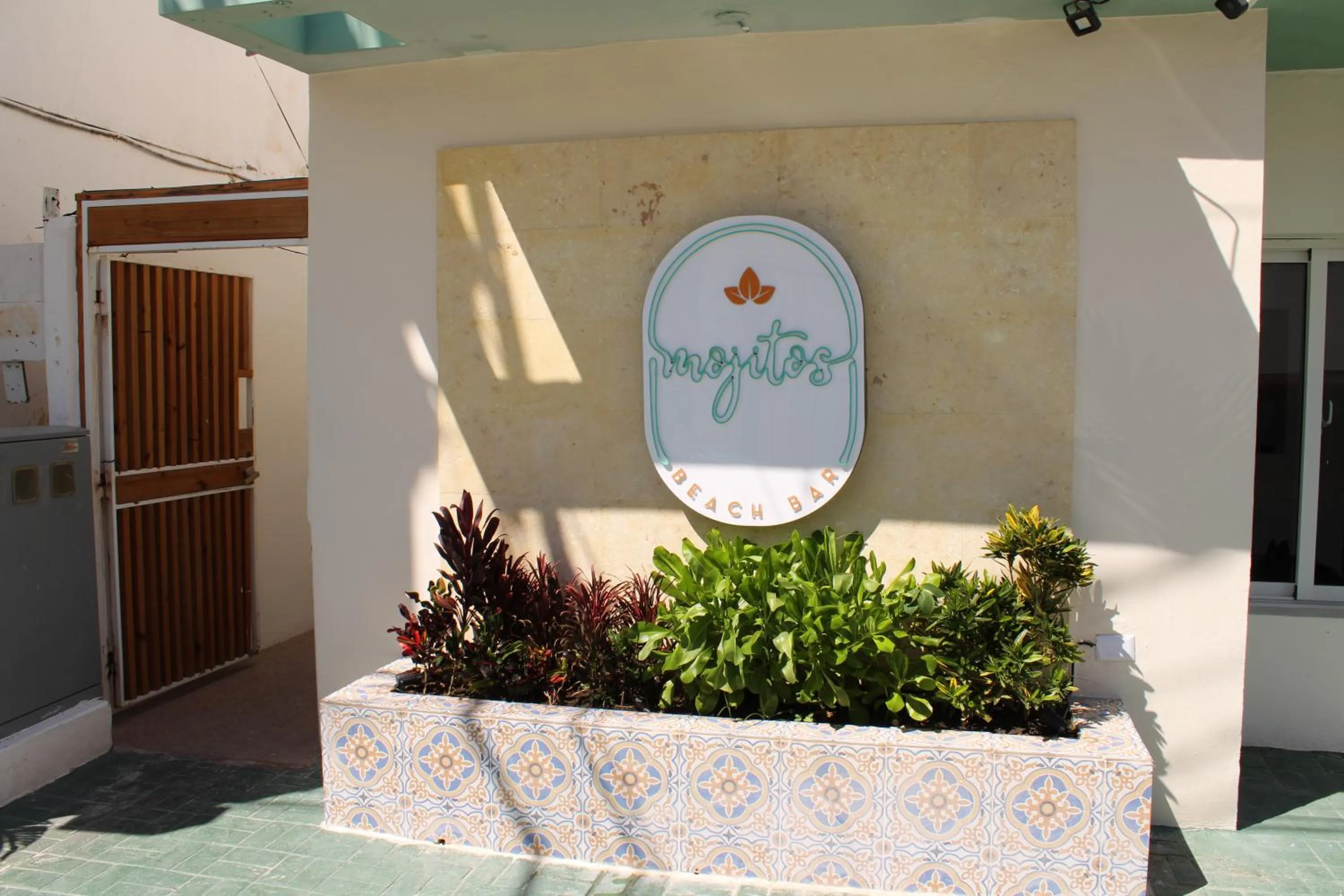 Restaurant/places to eat in Hotel Checkin El Cortecito