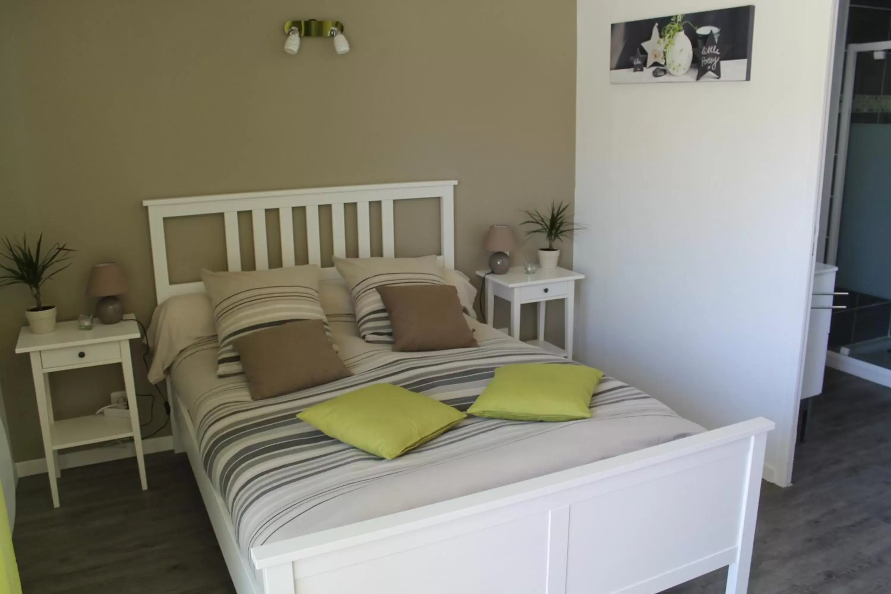 Triple Room with Private Bathroom - single occupancy in Le Champ De La Ferme Triple Room with Private Bathroom - single occupancy in Le Champ De La Ferme