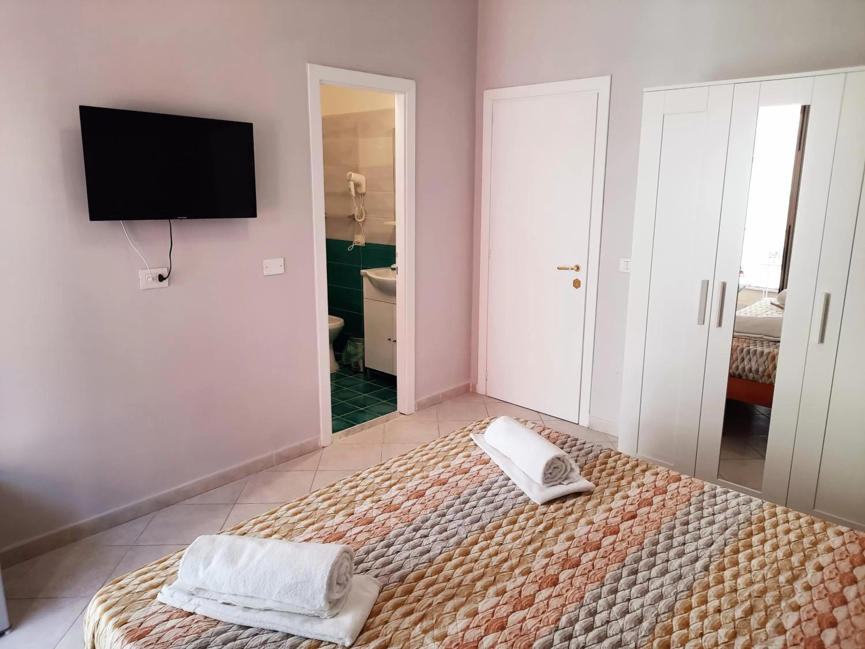 TV and multimedia, Bed in B&B BellaNapoli