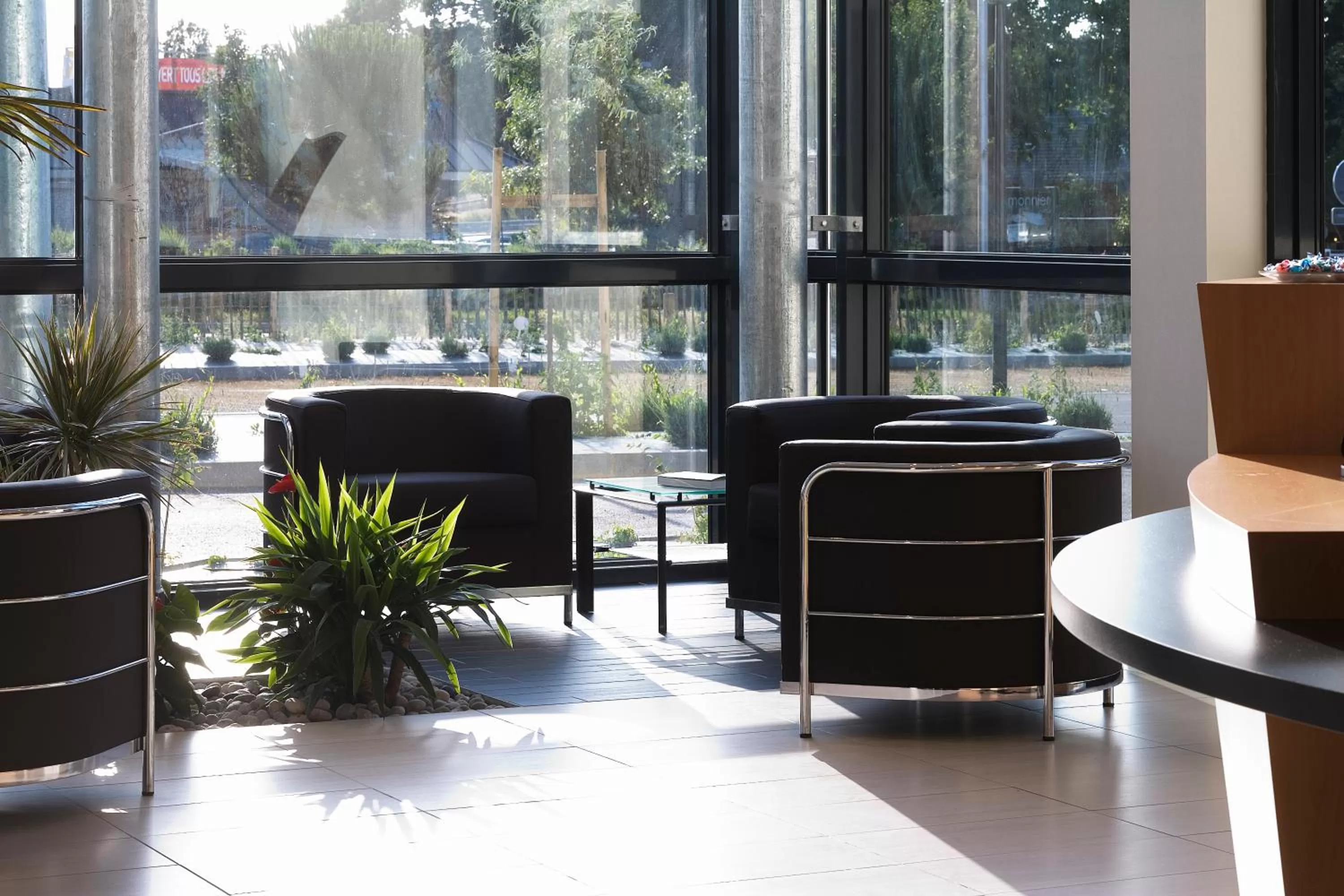 Lobby or reception in Escale Oceania Rennes Cap Malo