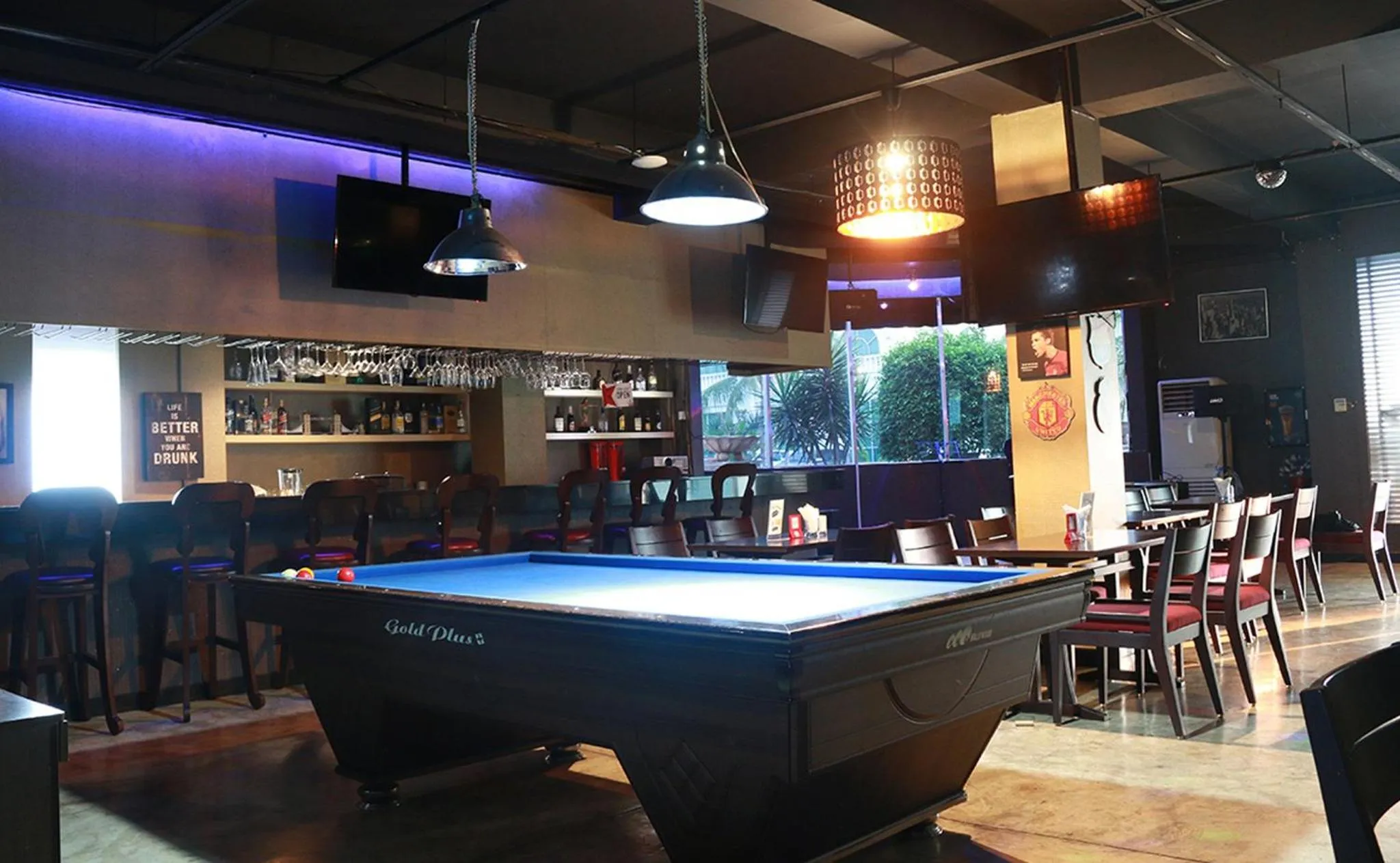 Evening entertainment in Java Palace Hotel