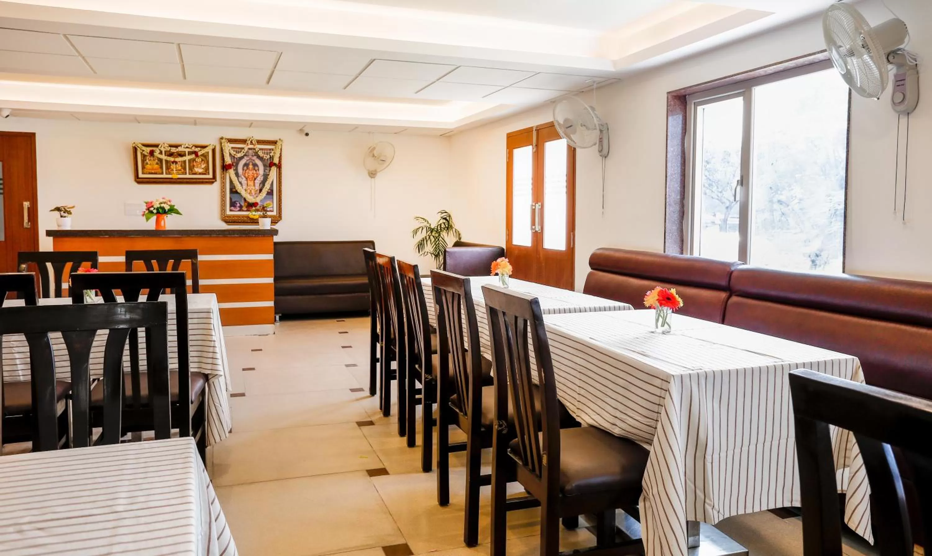 Restaurant/places to eat in Treebo Premium Akshaya Mahal Inn