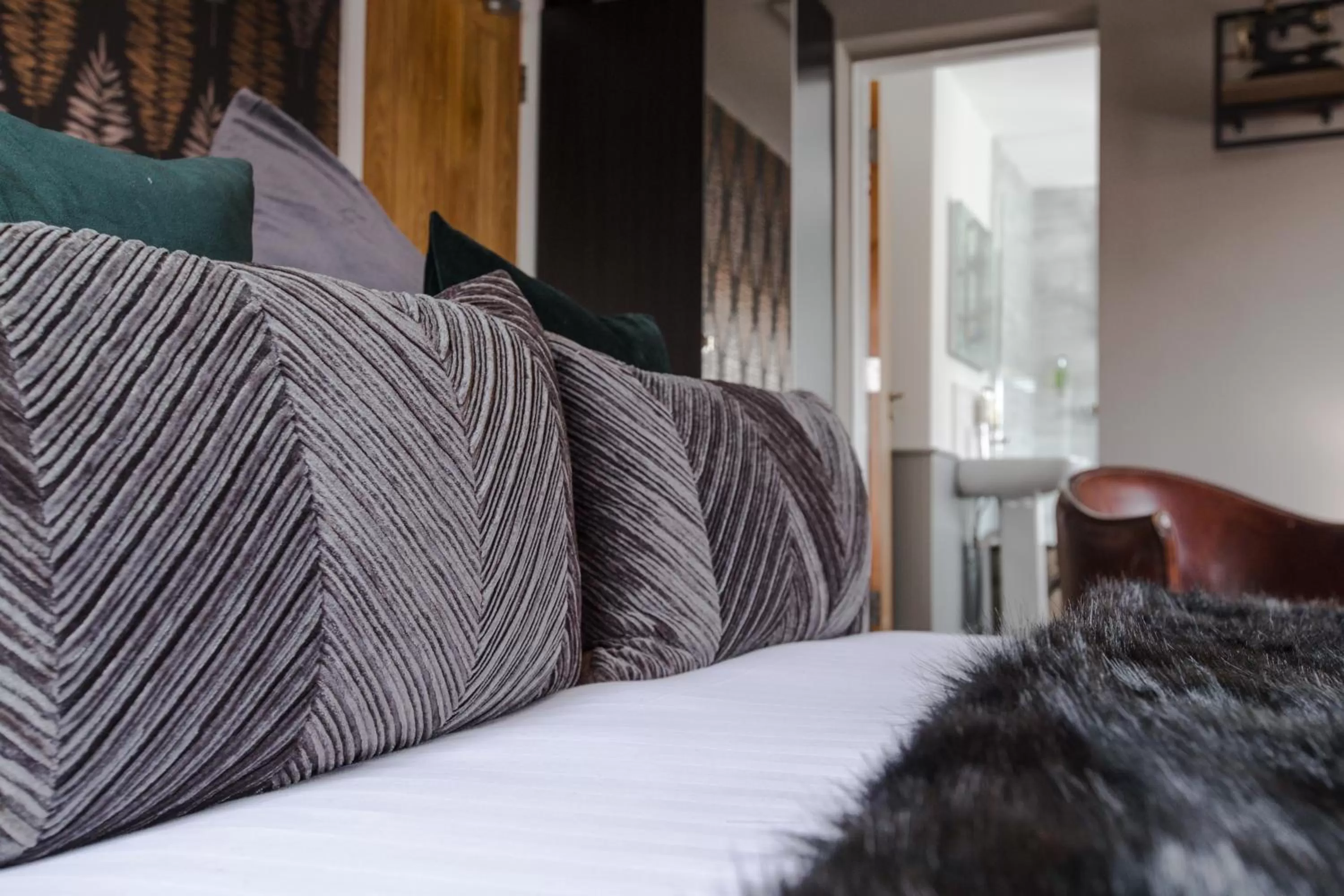 Bed in The Wheatsheaf Pub, Kitchen & Rooms