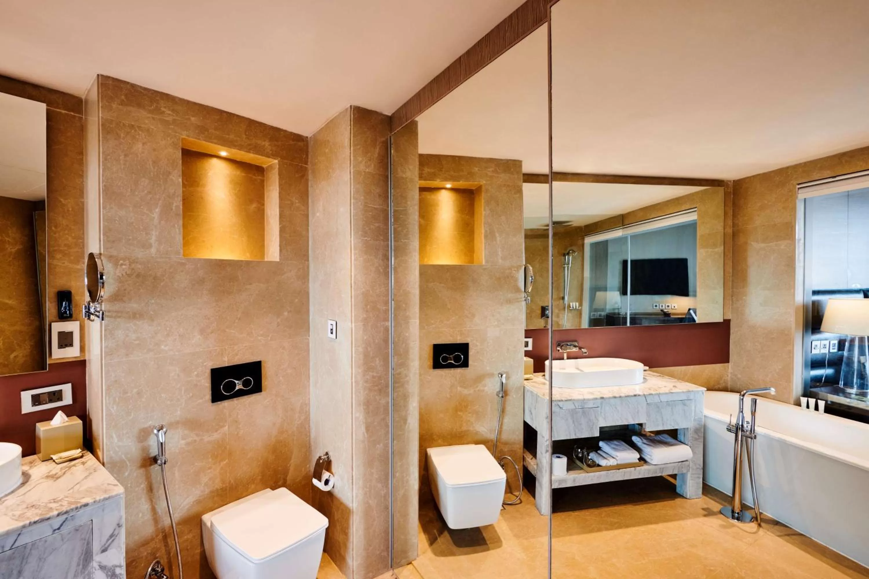 Bathroom, Bed in Hilton Garden Inn Lucknow