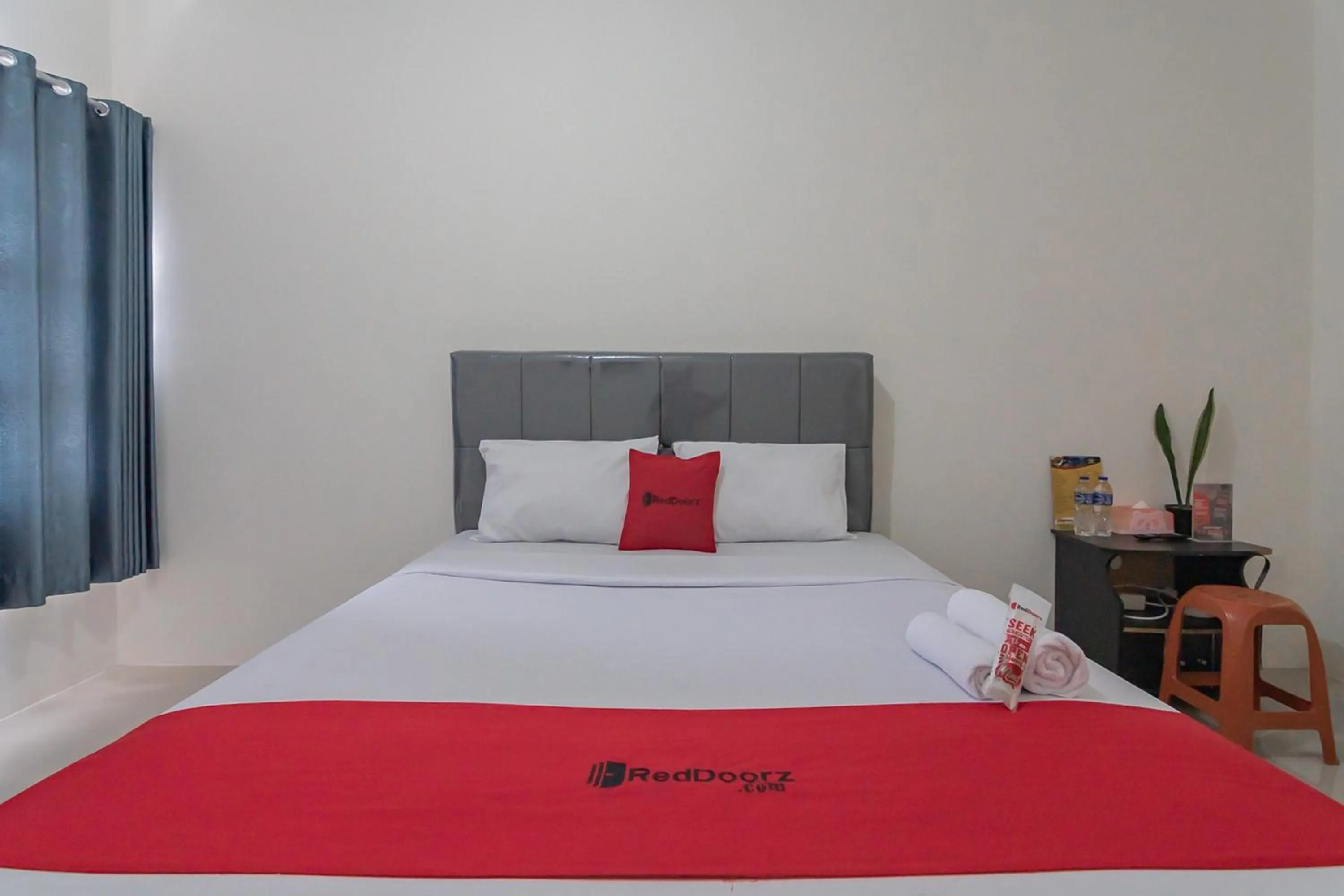 Bedroom, Bed in RedDoorz near Happy Farm Ciwidey