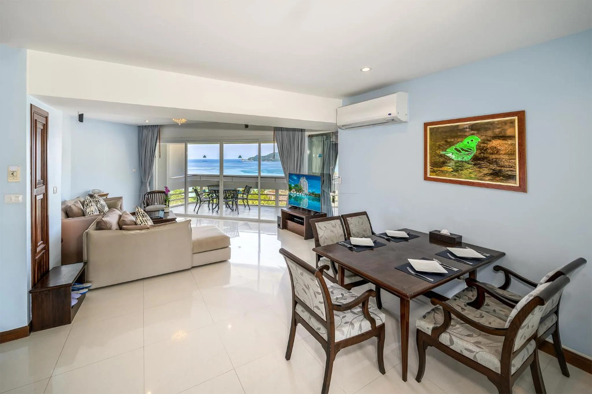 Dining area in Andaman Beach Suites Hotel, Patong Phuket