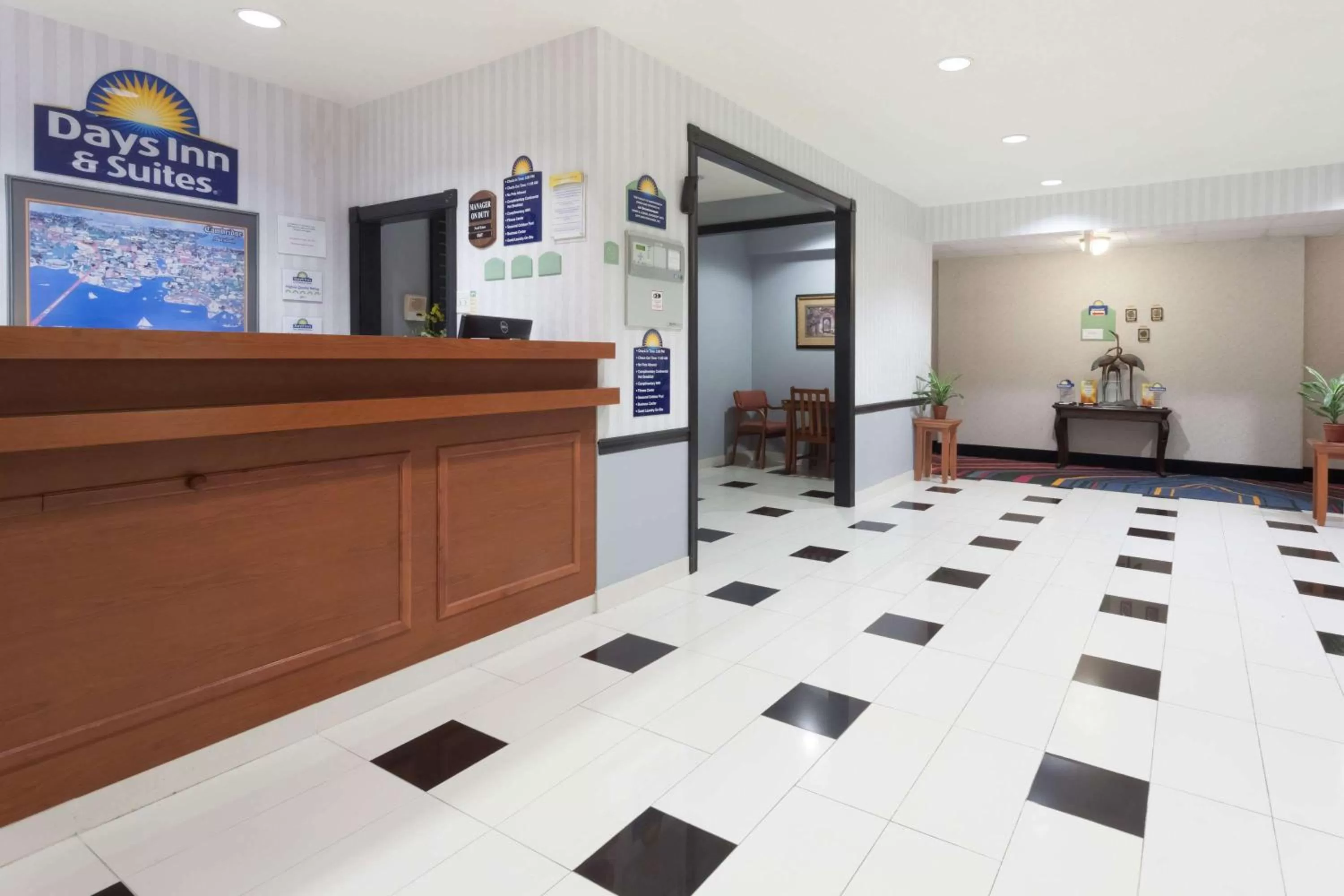 Lobby or reception in Days Inn & Suites by Wyndham Cambridge
