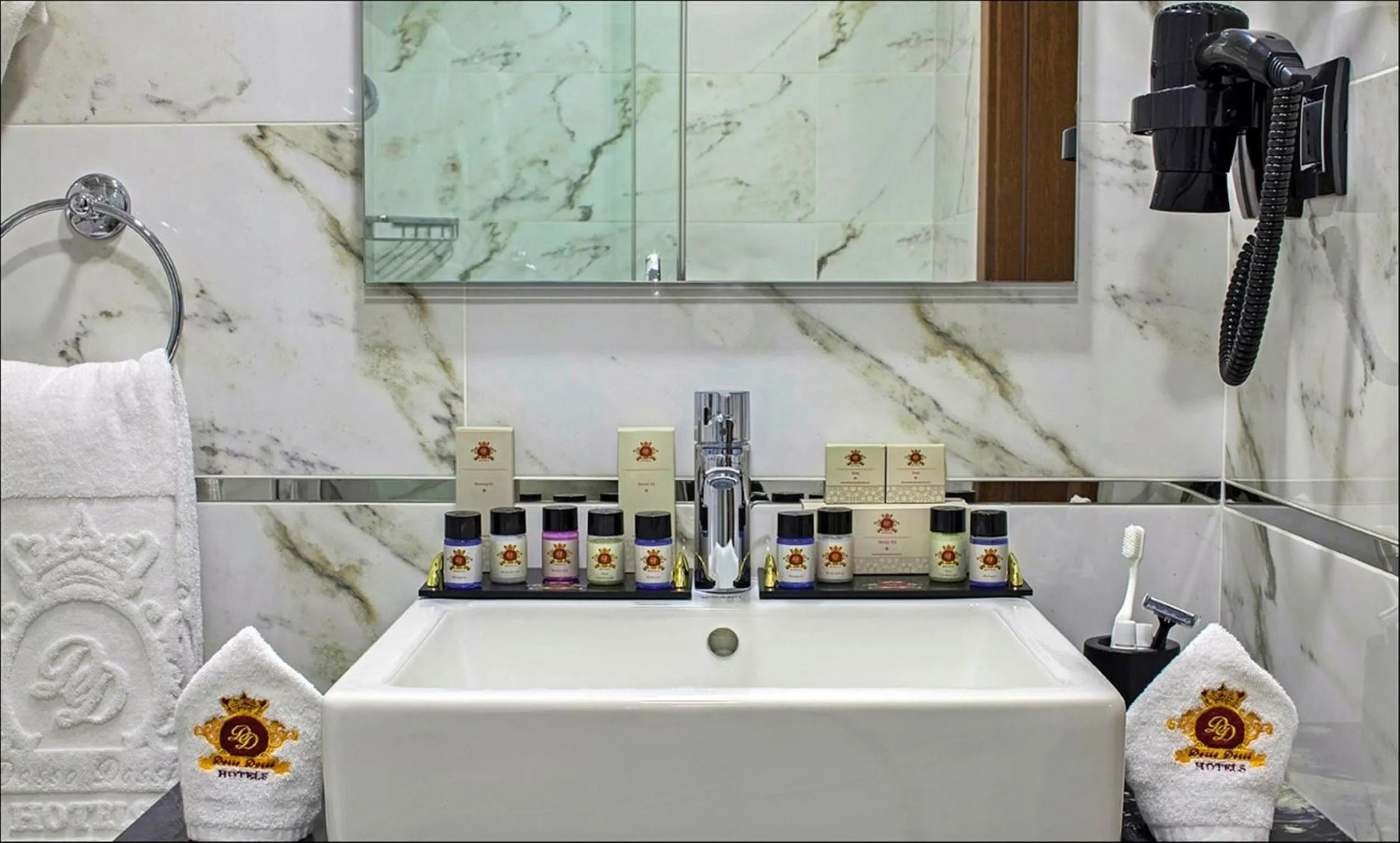 Bathroom in Dosso Dossi Hotels Old City