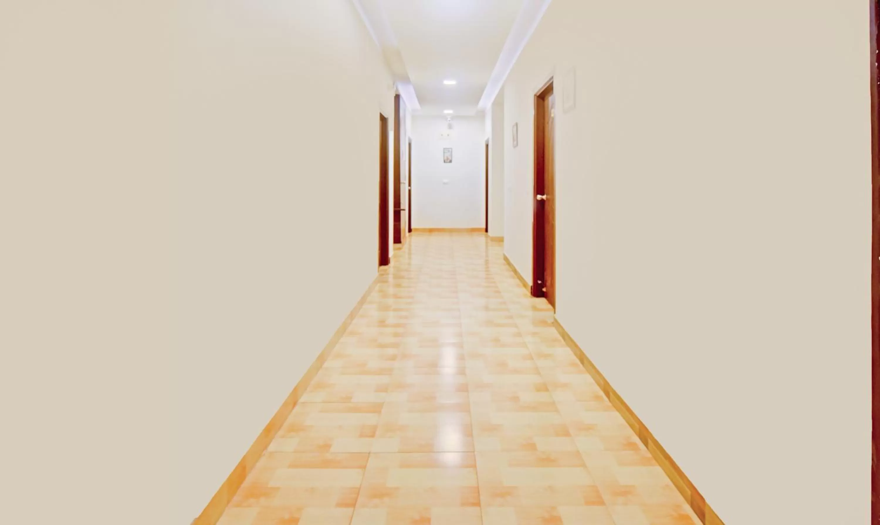 Lobby or reception in Itsy Hotels Igloo Residency, 400 Meters From Raja Seat Garden