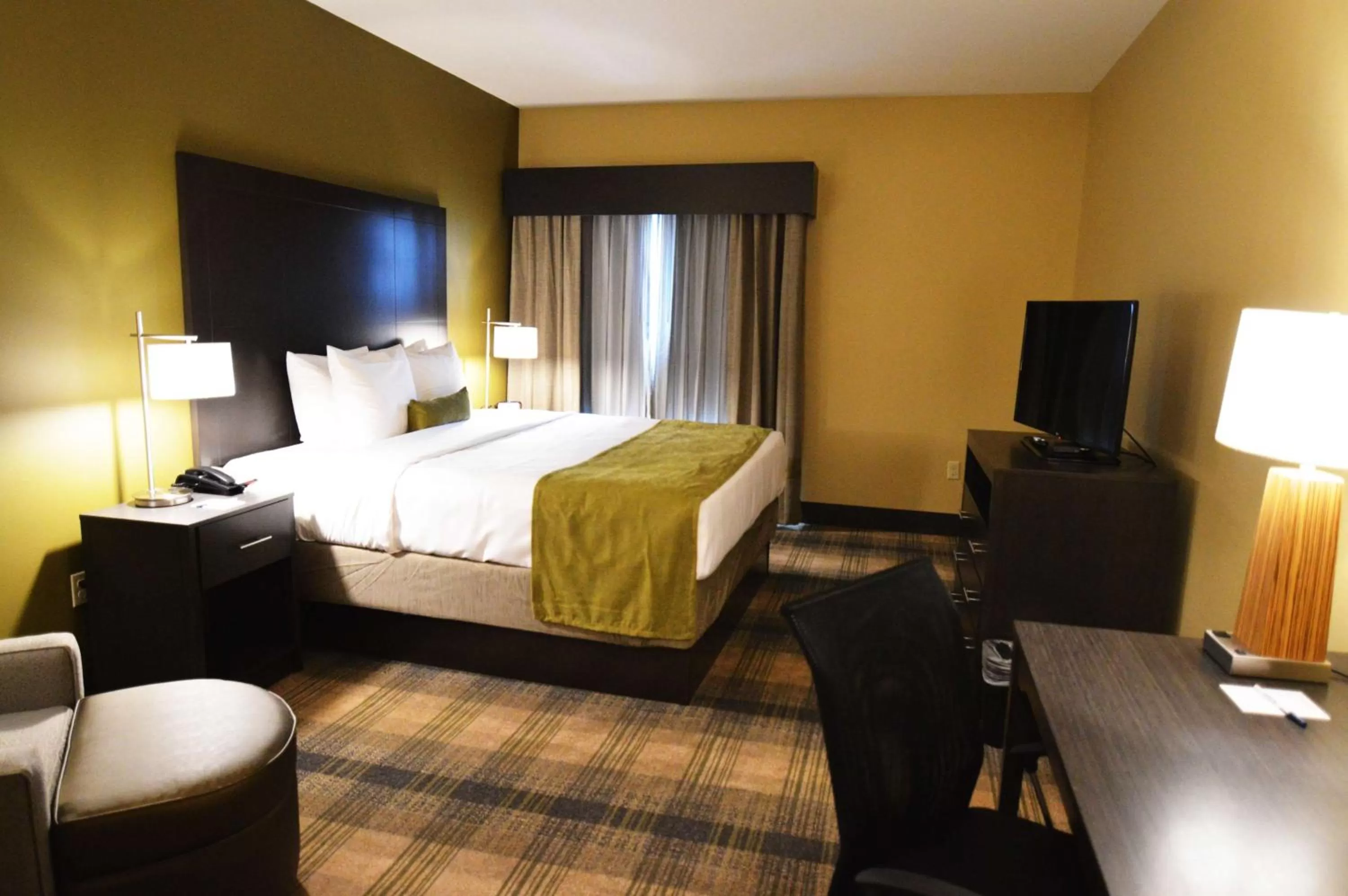 Photo of the whole room, Bed in Best Western Plus New Orleans Airport Hotel