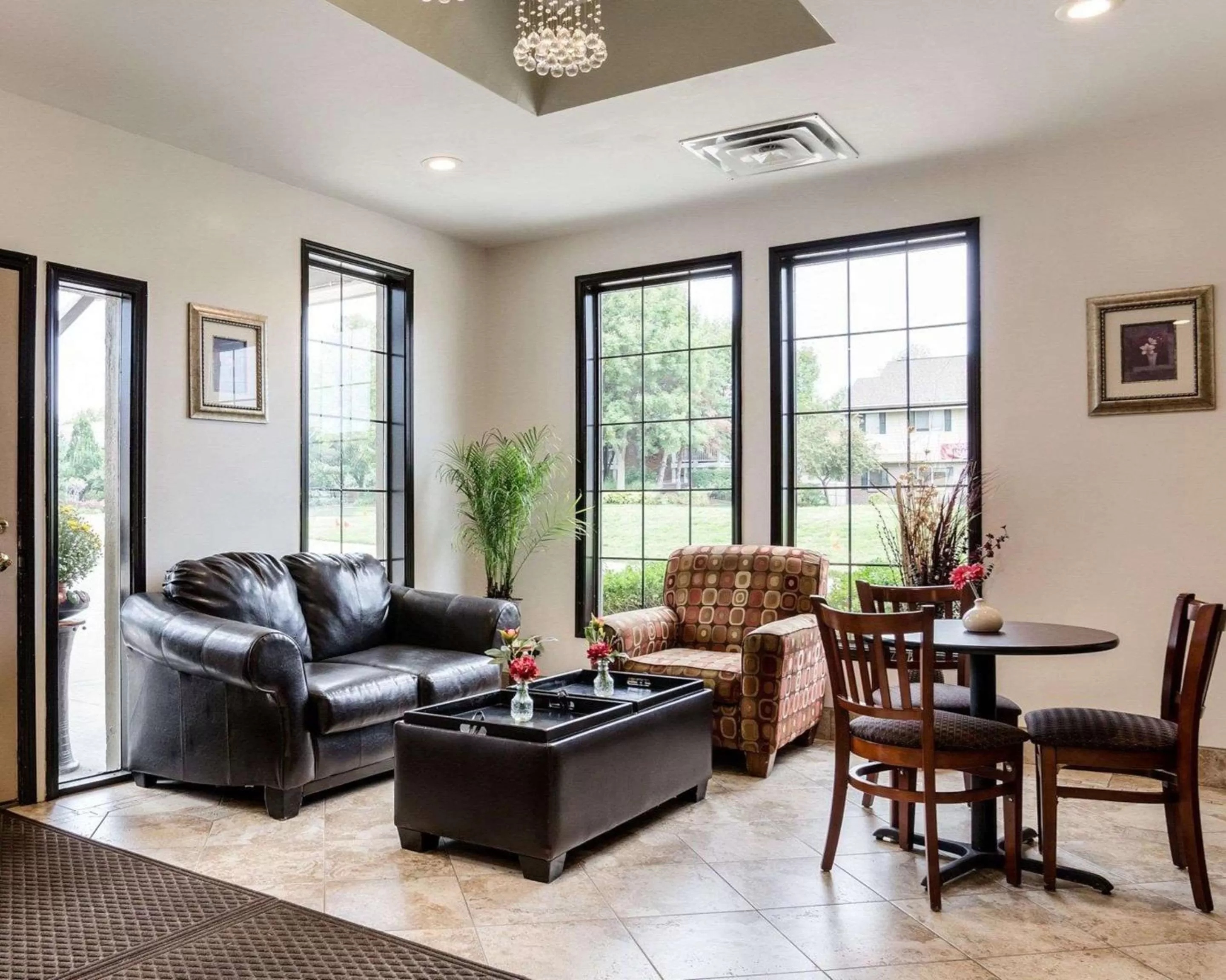 Lobby or reception in Econo Lodge Lawrence near University