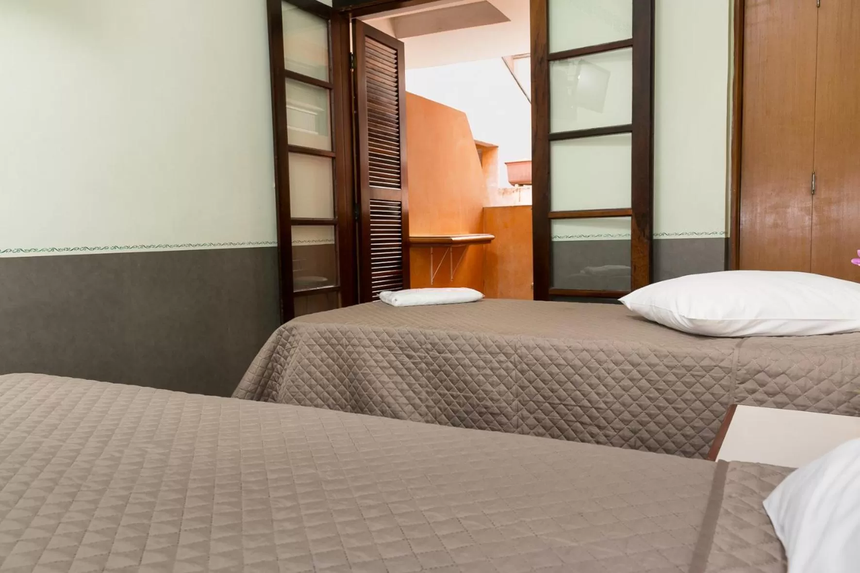 Balcony/Terrace, Bed in Hotel Residenza - 400m do inicio da Av Paulista e Metrô Paraiso