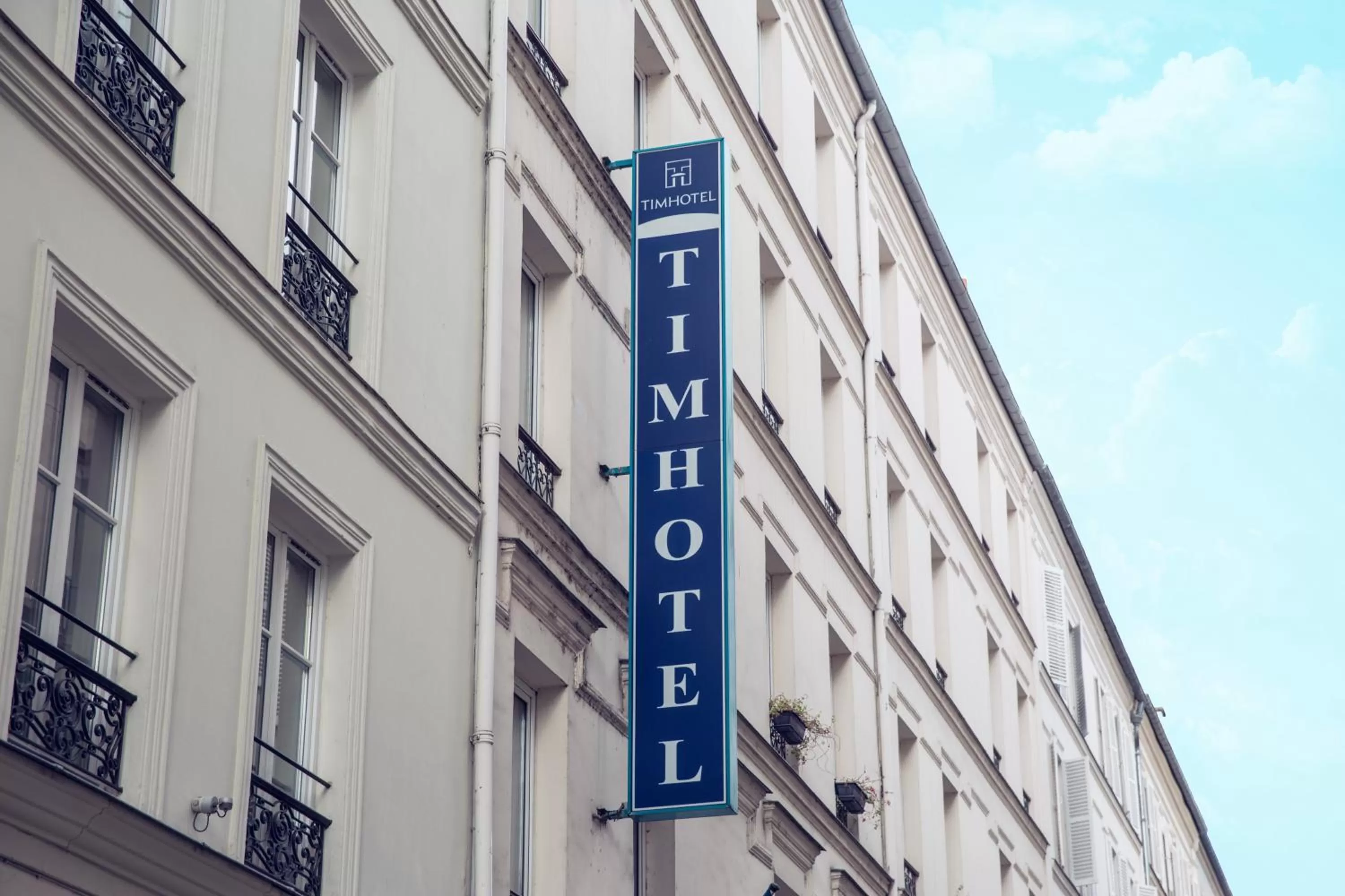 Facade/entrance in Timhotel Paris Gare de Lyon