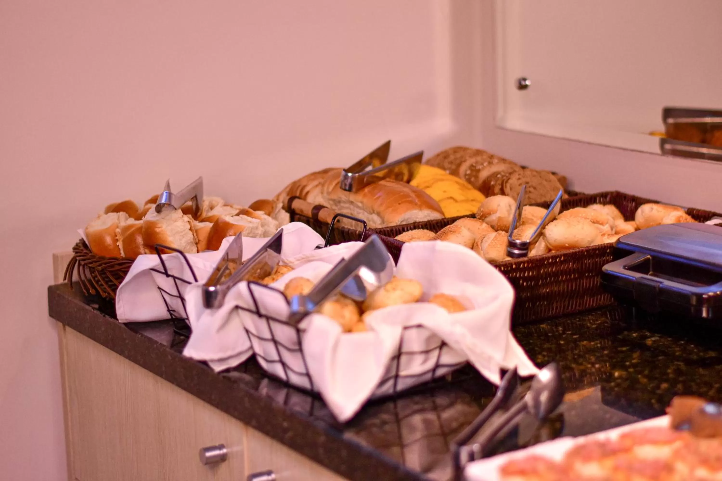 Food and drinks in Barigui Park Hotel