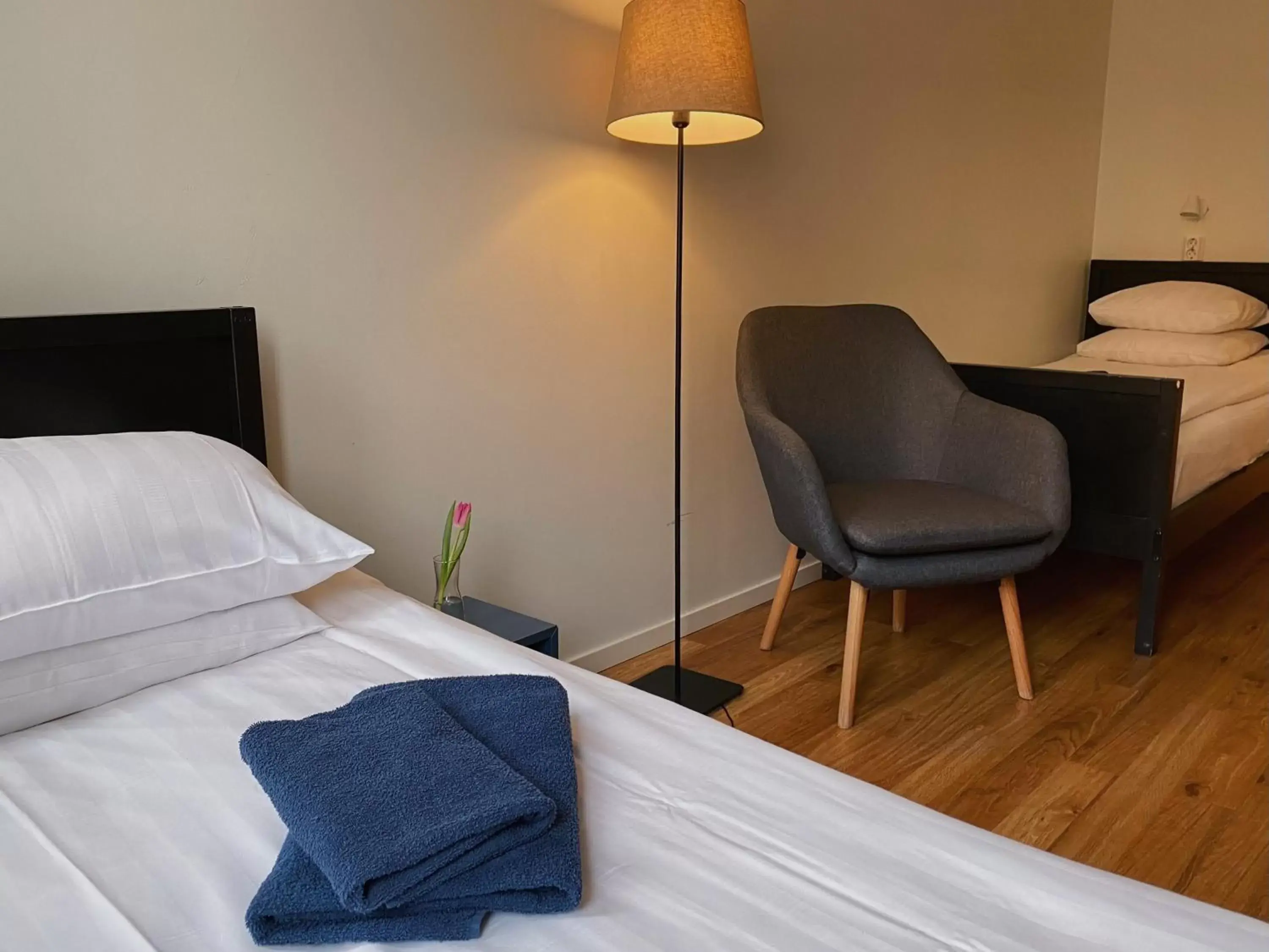 Twin Room with Private Bathroom Outside Room in Hall in LA Hotel Twin Room with Private Bathroom Outside Room in Hall in LA Hotel