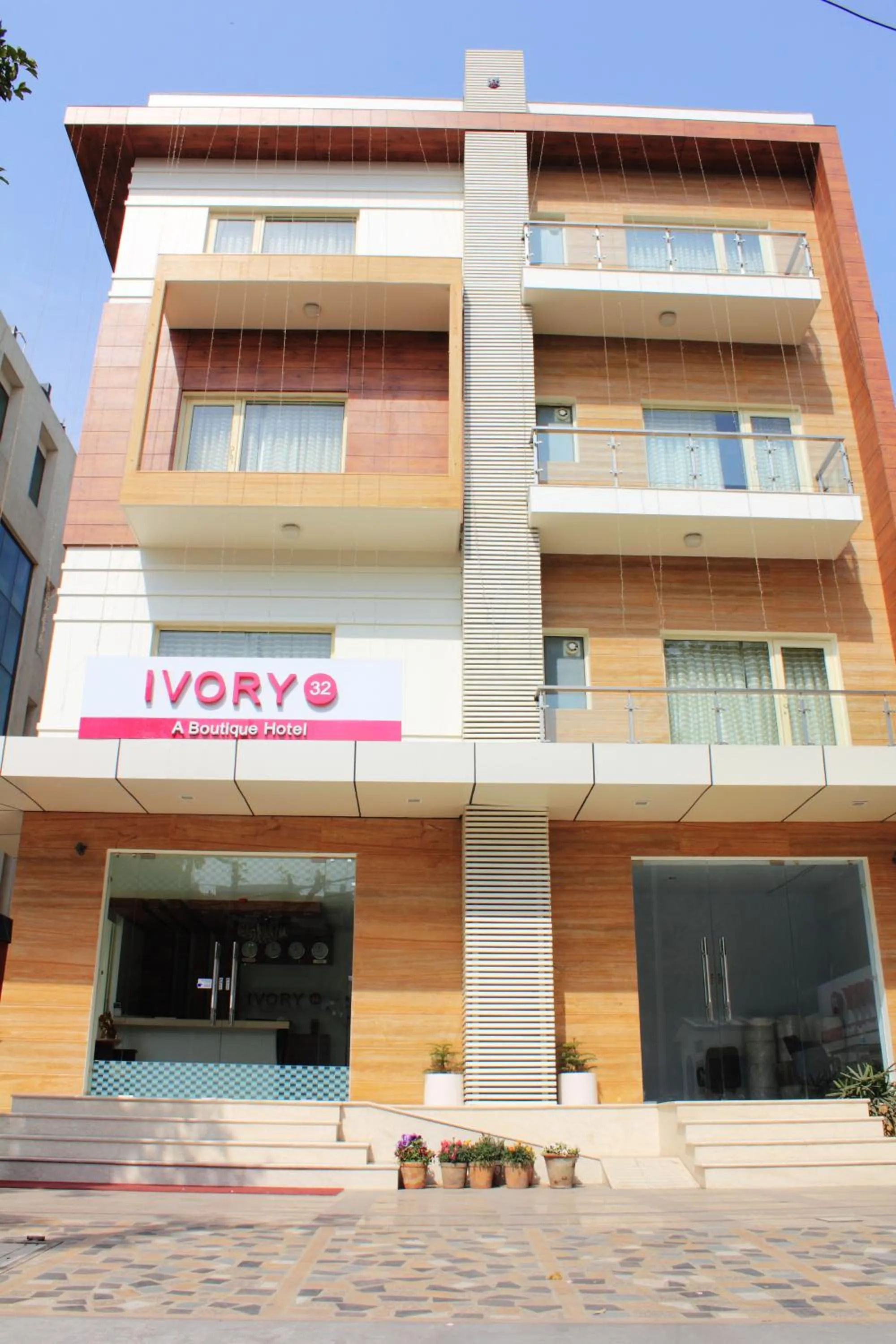 Property building in Hotel Ivory 32