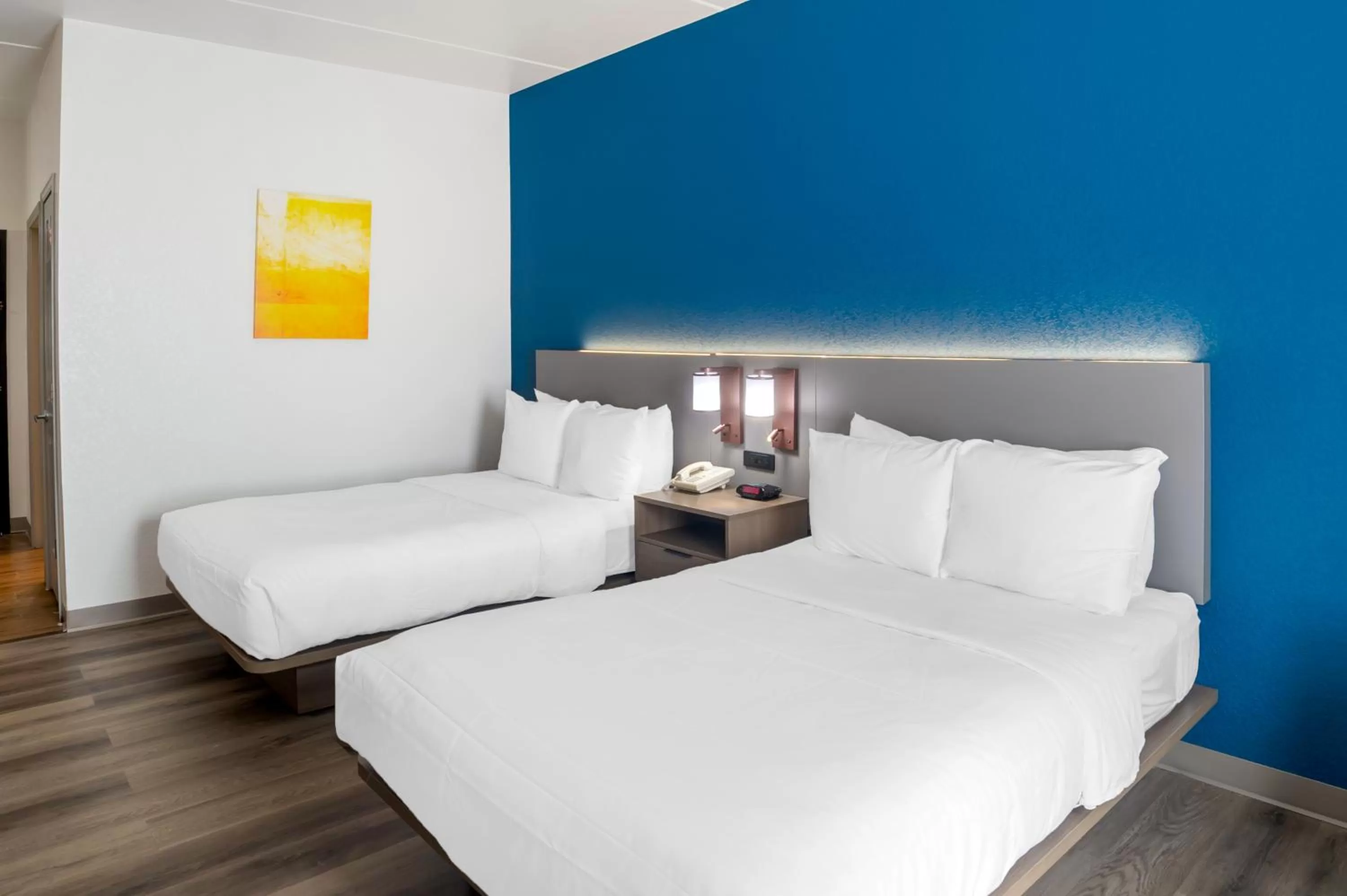 Bed in Comfort Inn Asheville Airport