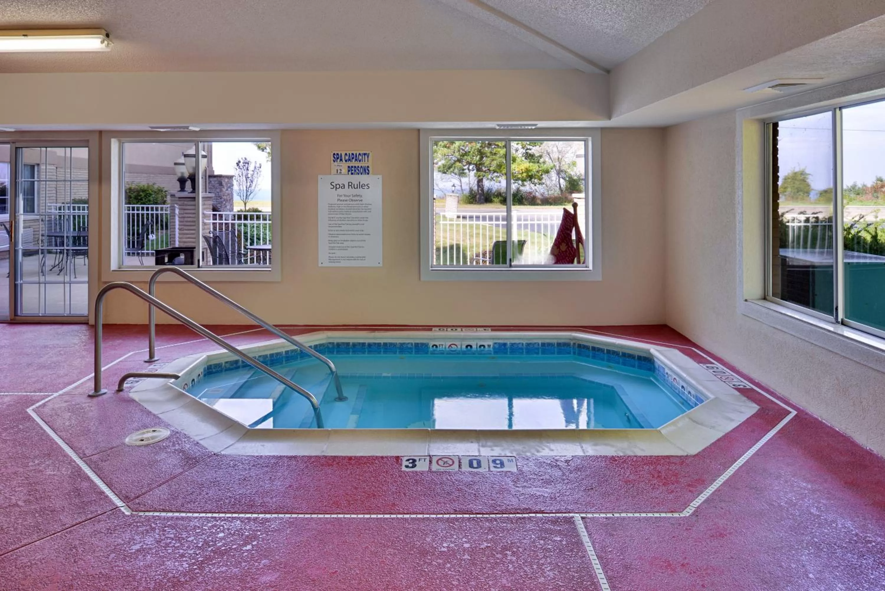 Swimming pool in Holiday Inn Express Hotel & Suites-Saint Joseph by IHG