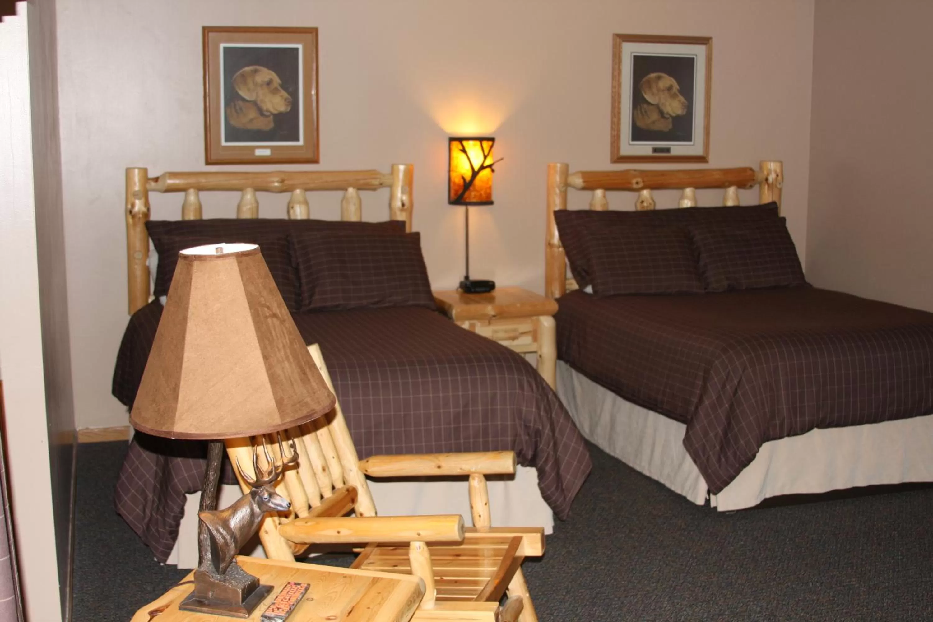 Bed in Gladstone Inn and Suites