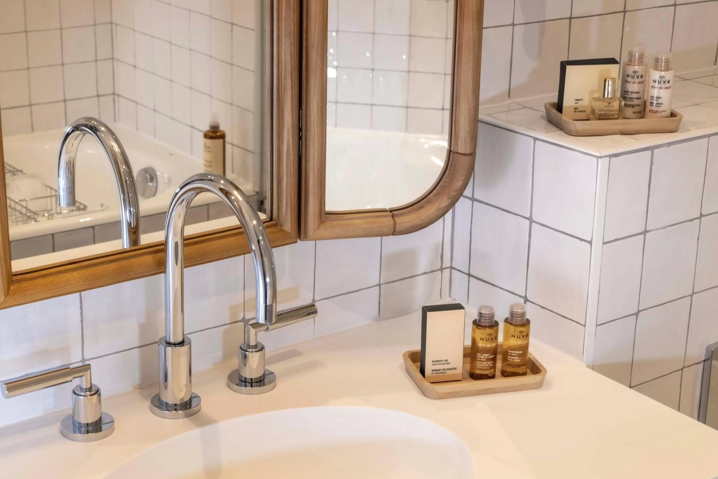 Bathroom in Hotel Louvre Montana