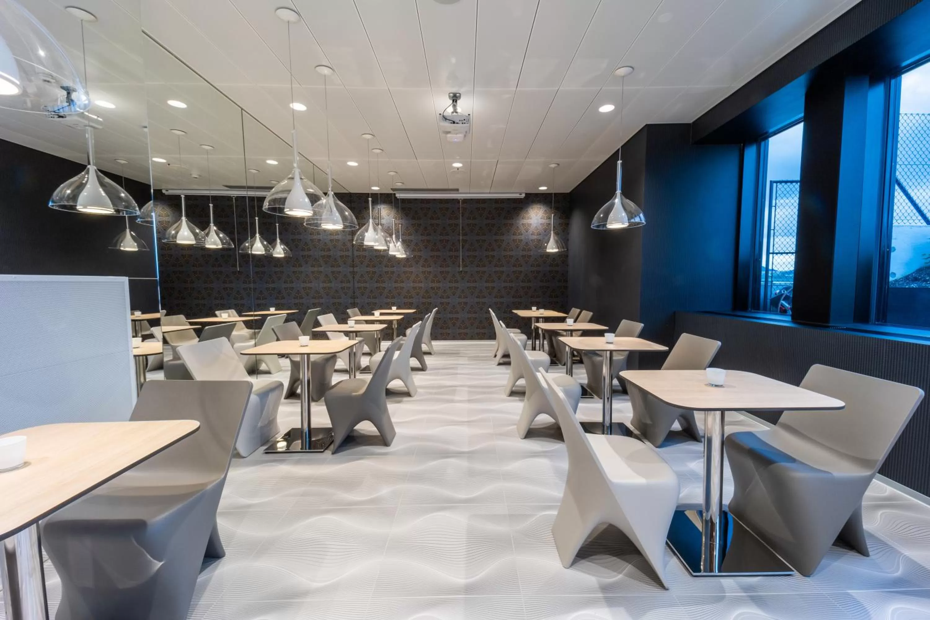 Lounge or bar in Prize by Radisson, Bern City