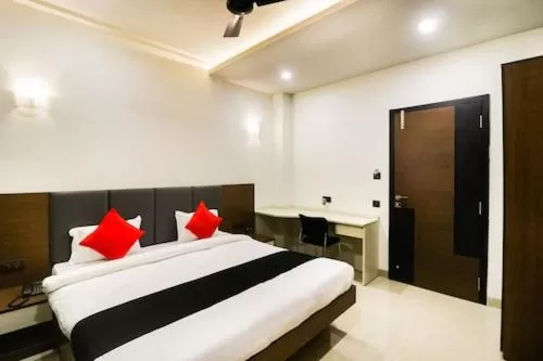 Bedroom, Bed in Hotel Nikhil Regency