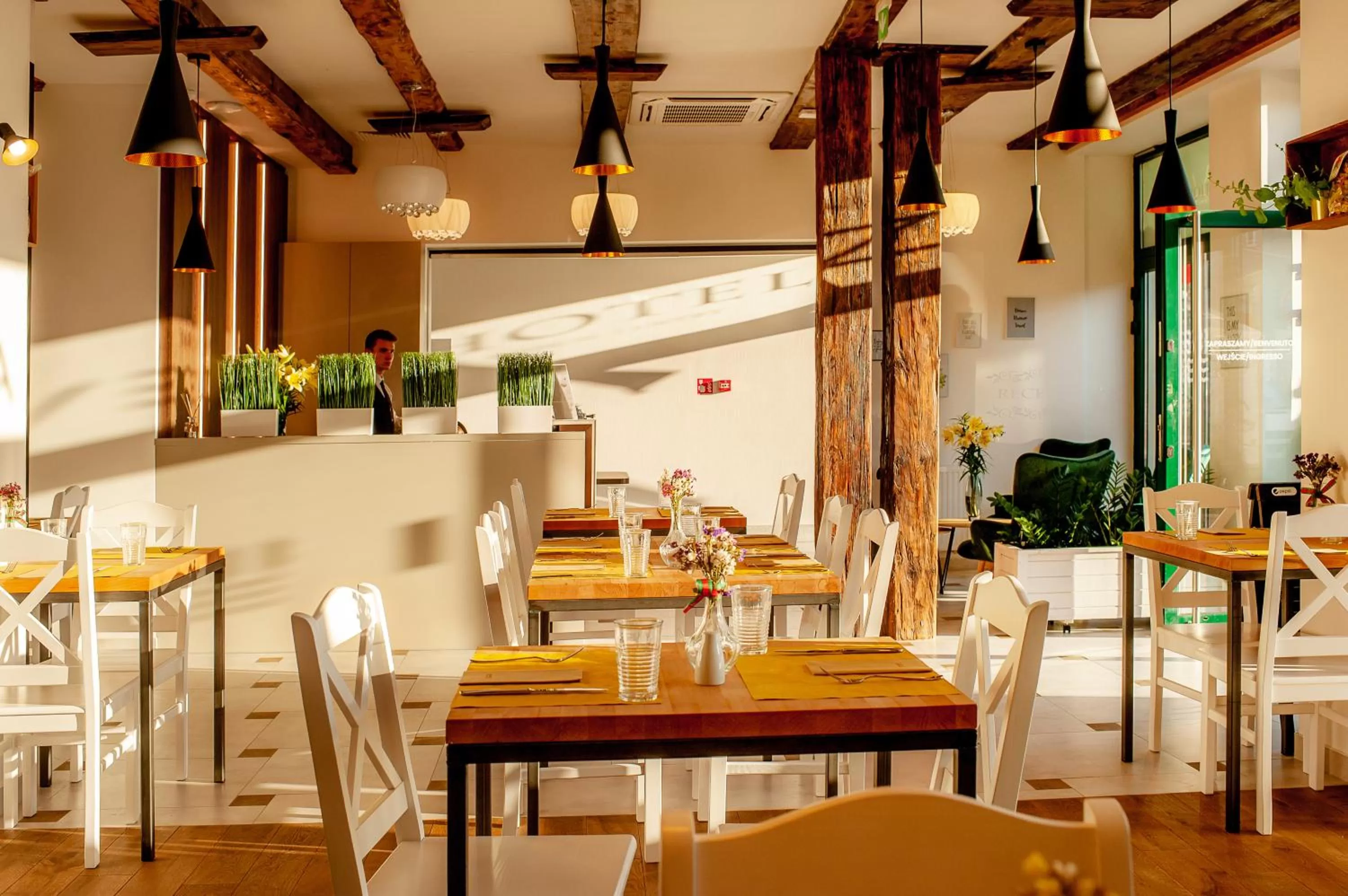 Restaurant/places to eat in Plaza Boutique Hotel