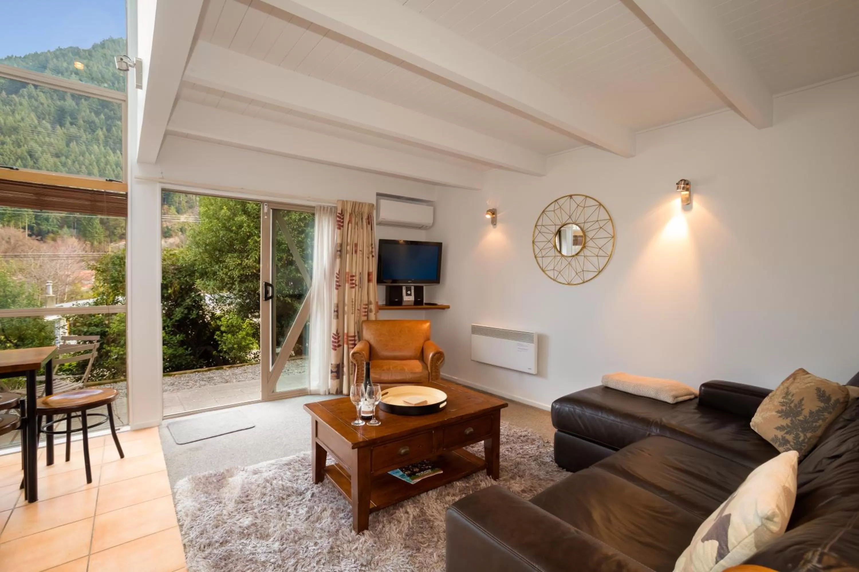 Living room in Cranbury Court Apartments