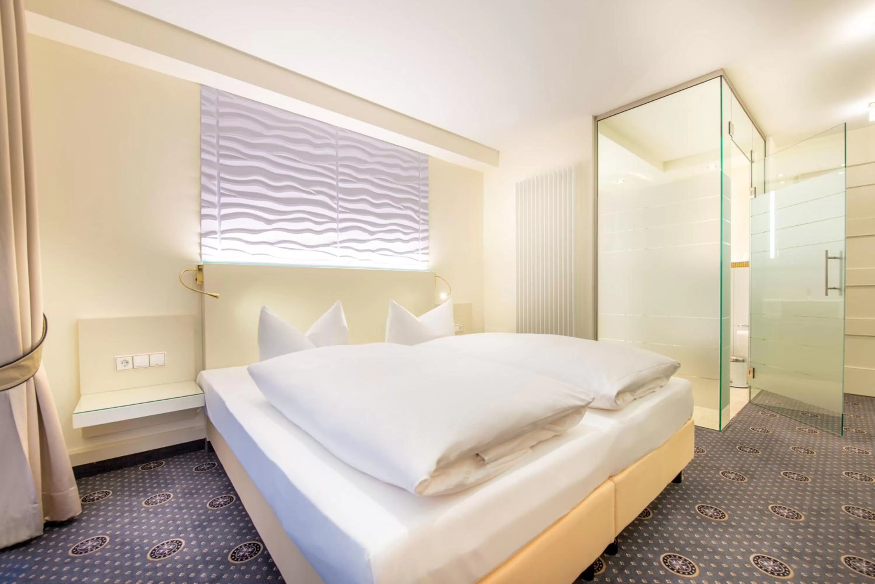 Photo of the whole room, Bed in Hotel Hennies