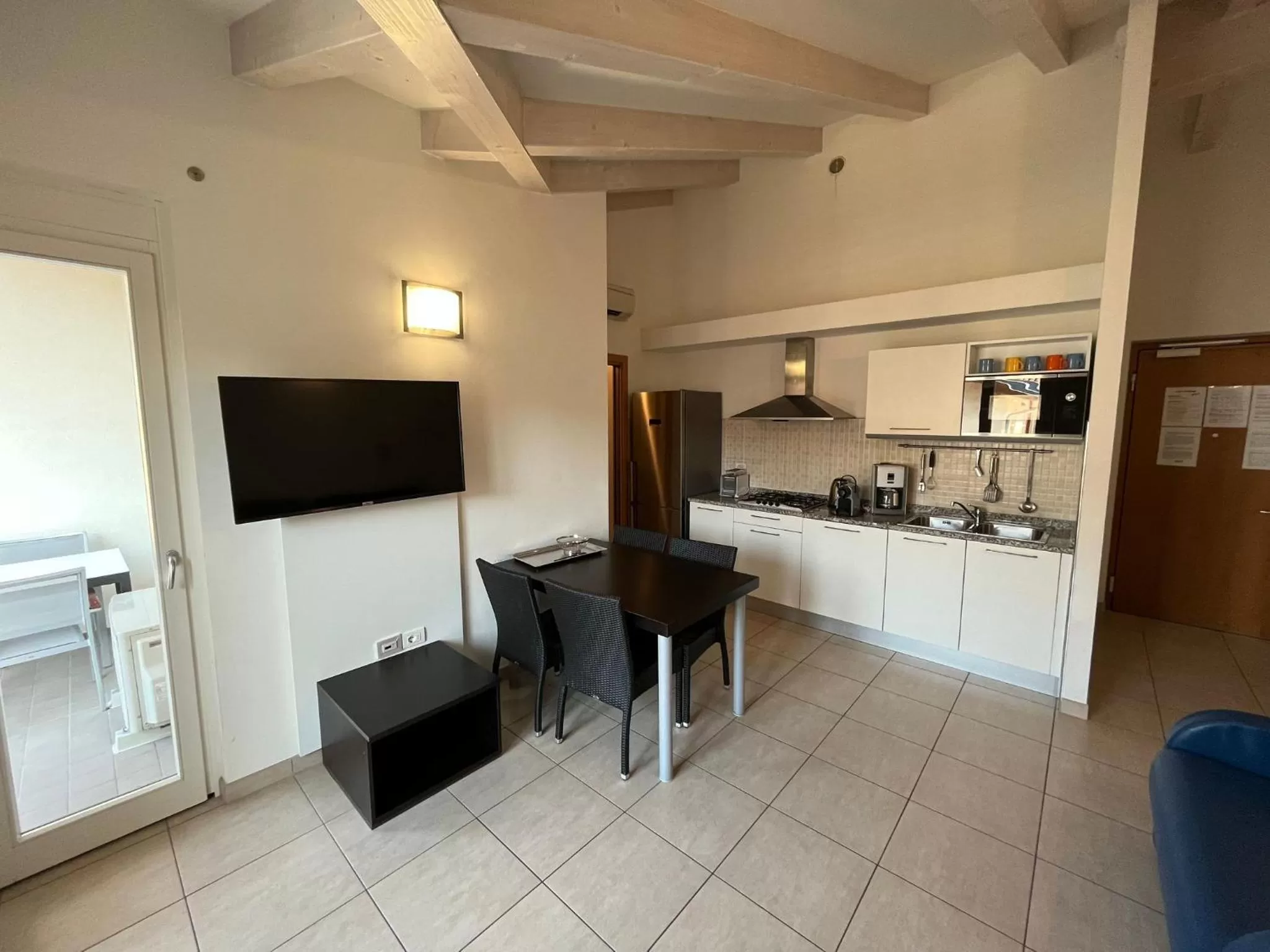 Kitchen or kitchenette in 4 Limoni Apartment Resort