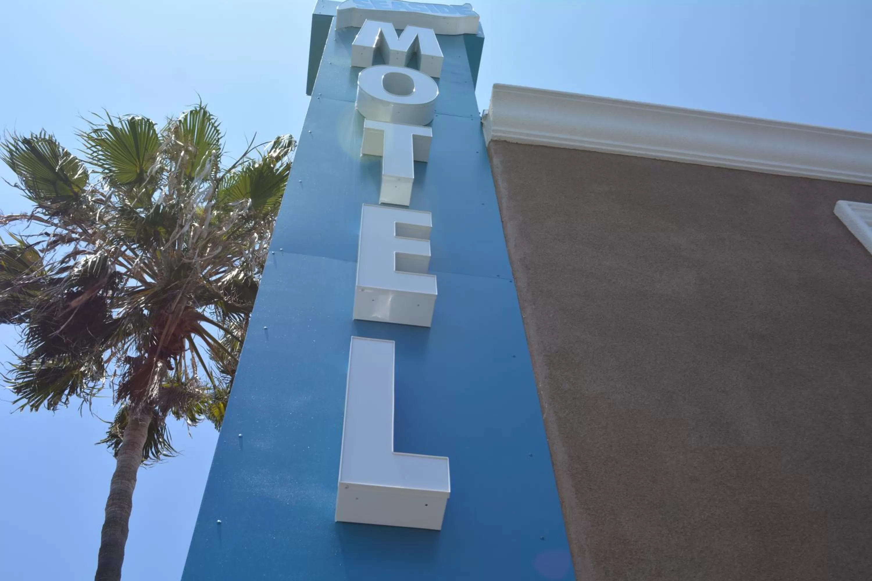 Facade/entrance in Seaside Motel