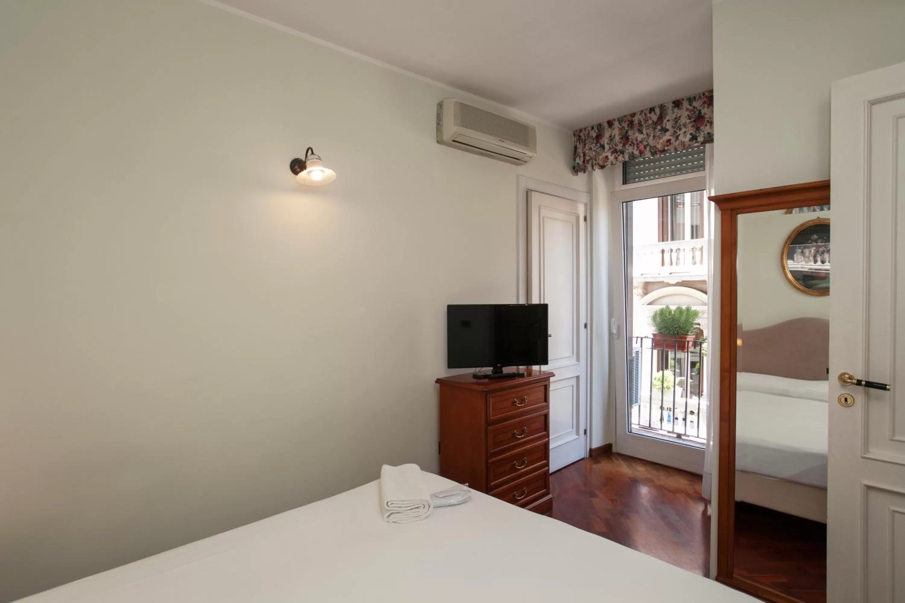 TV and multimedia, Bed in Zodiacus Residence